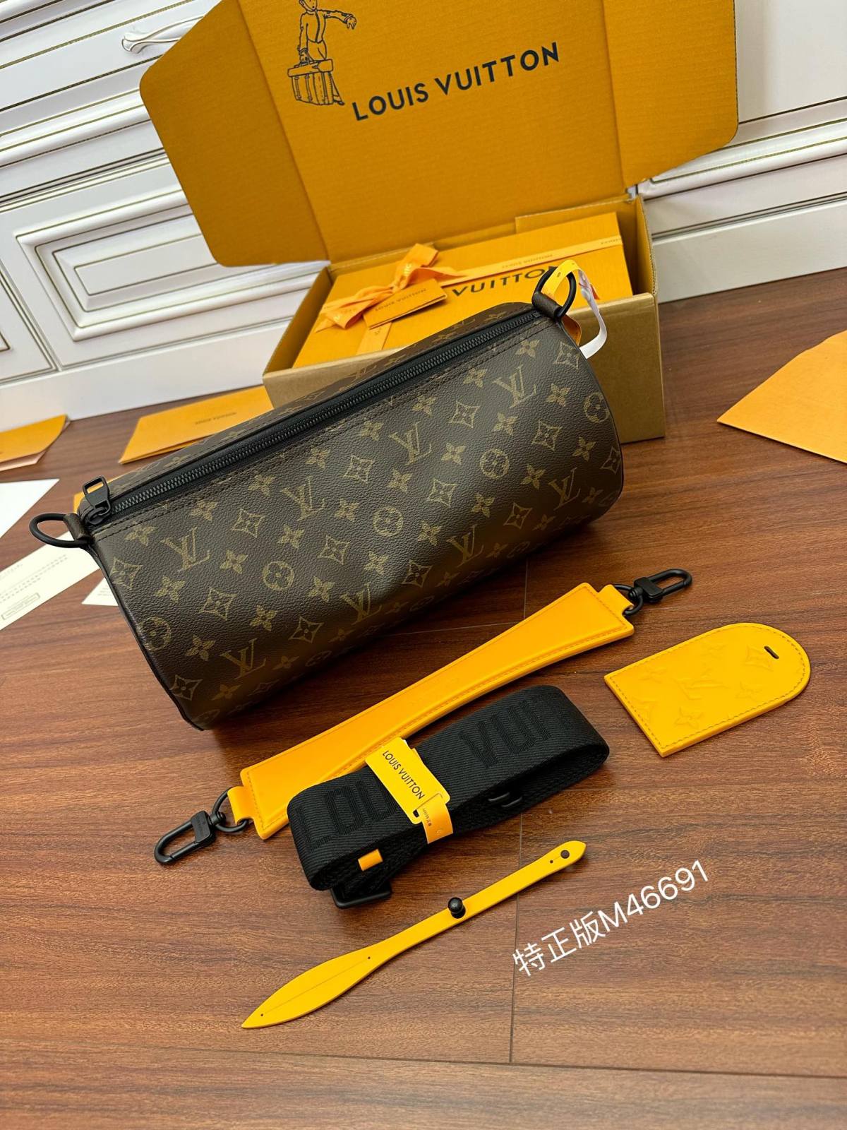 Ellebag Factory Replication Technique for Louis Vuitton Soft Polochon Handbag (M46691)-Tulaga sili ona lelei Fake Louis Vuitton Bag Faleoloa i luga ole laiga, Replica designer bag ru