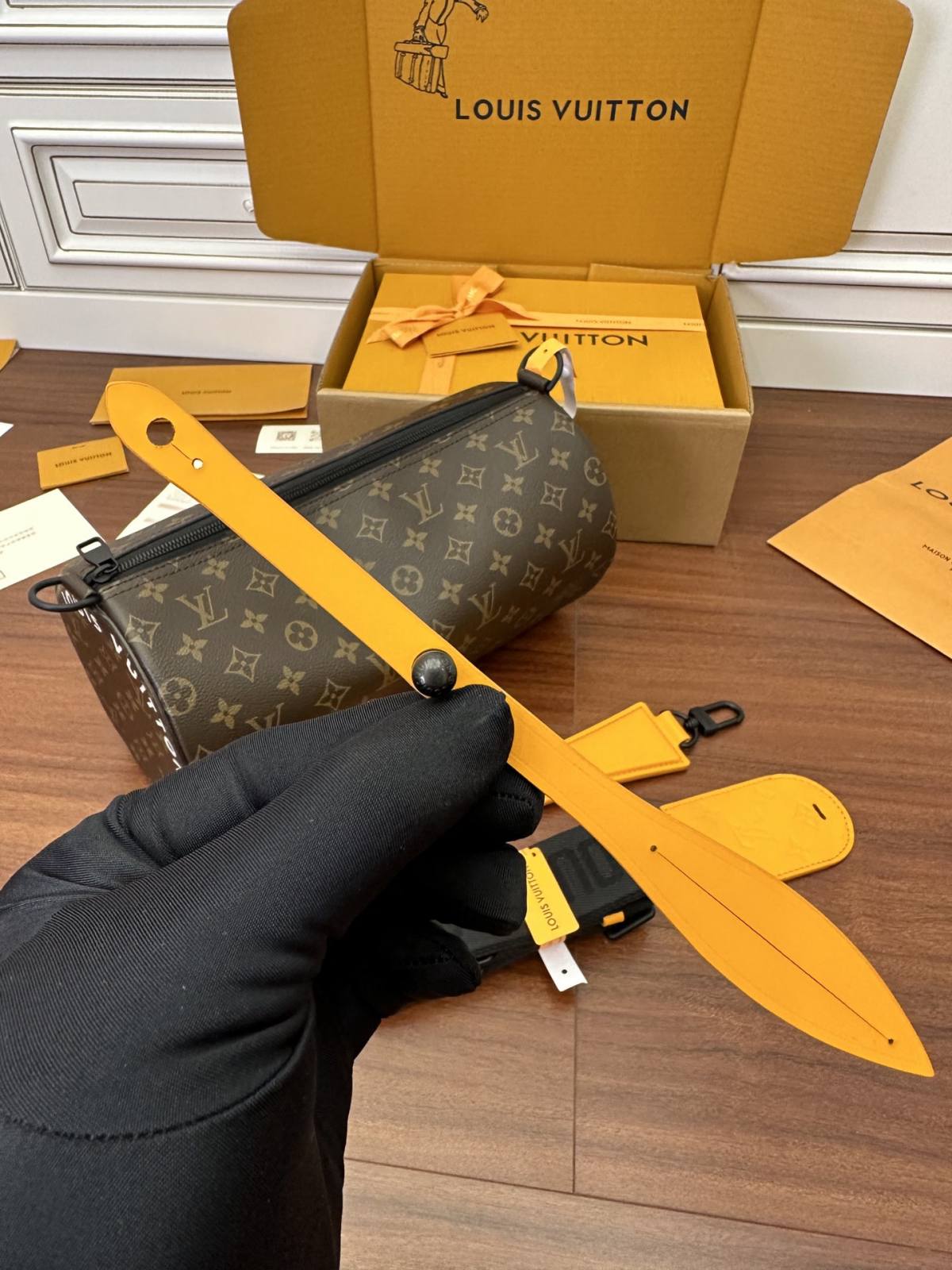 Ellebag Factory Replication Technique for Louis Vuitton Soft Polochon Handbag (M46691)-Online obchod s falošnou taškou Louis Vuitton najvyššej kvality, replika značkovej tašky ru