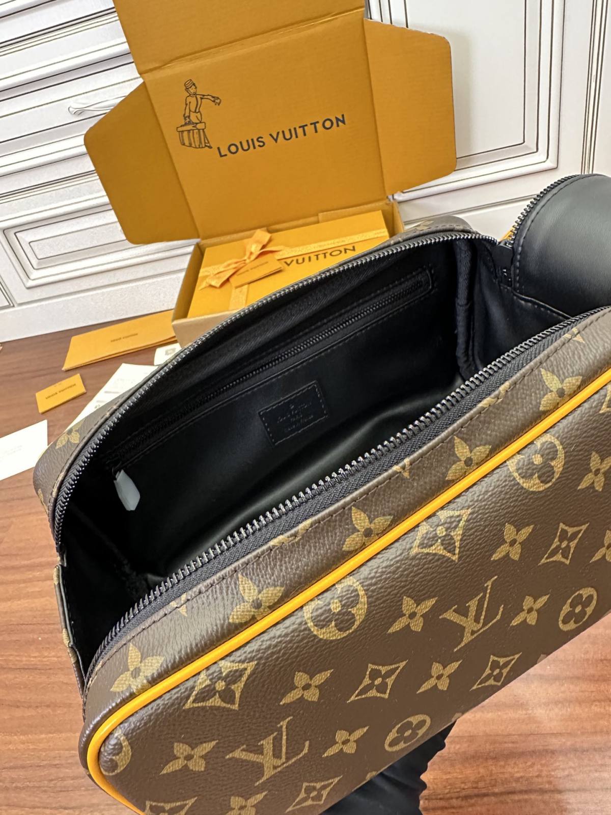 Ellebag replica art: Louis Vuitton DOPP KIT Toiletry Bag (M46696)-Best Quality Fake Louis Vuitton Bag Online Store, Replica designer bag ru