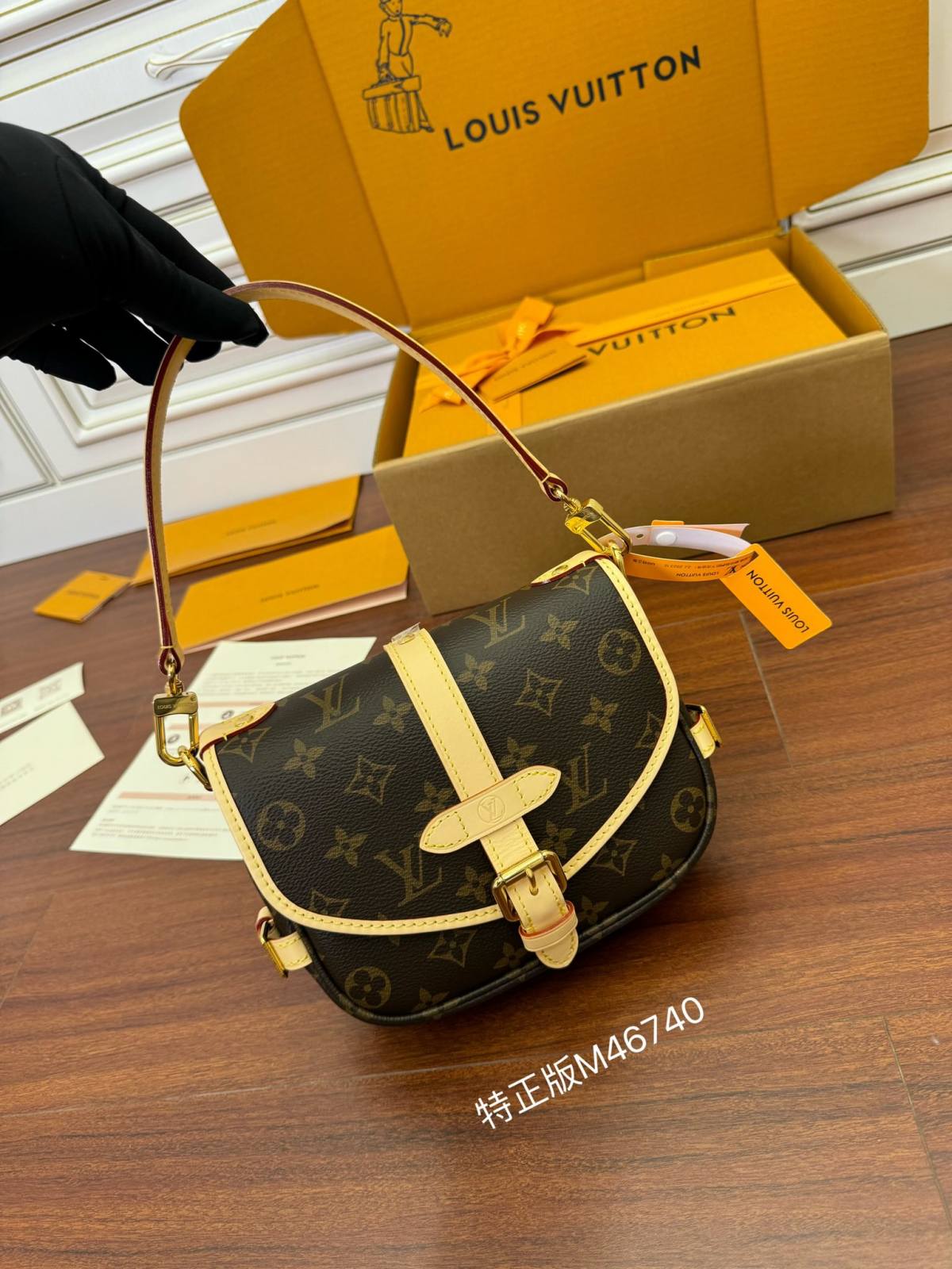 Ellebag replication of the Louis Vuitton SAUMUR BB Handbag (M46740)-Labākās kvalitātes viltotās Louis Vuitton somas tiešsaistes veikals, dizaineru somas kopija ru