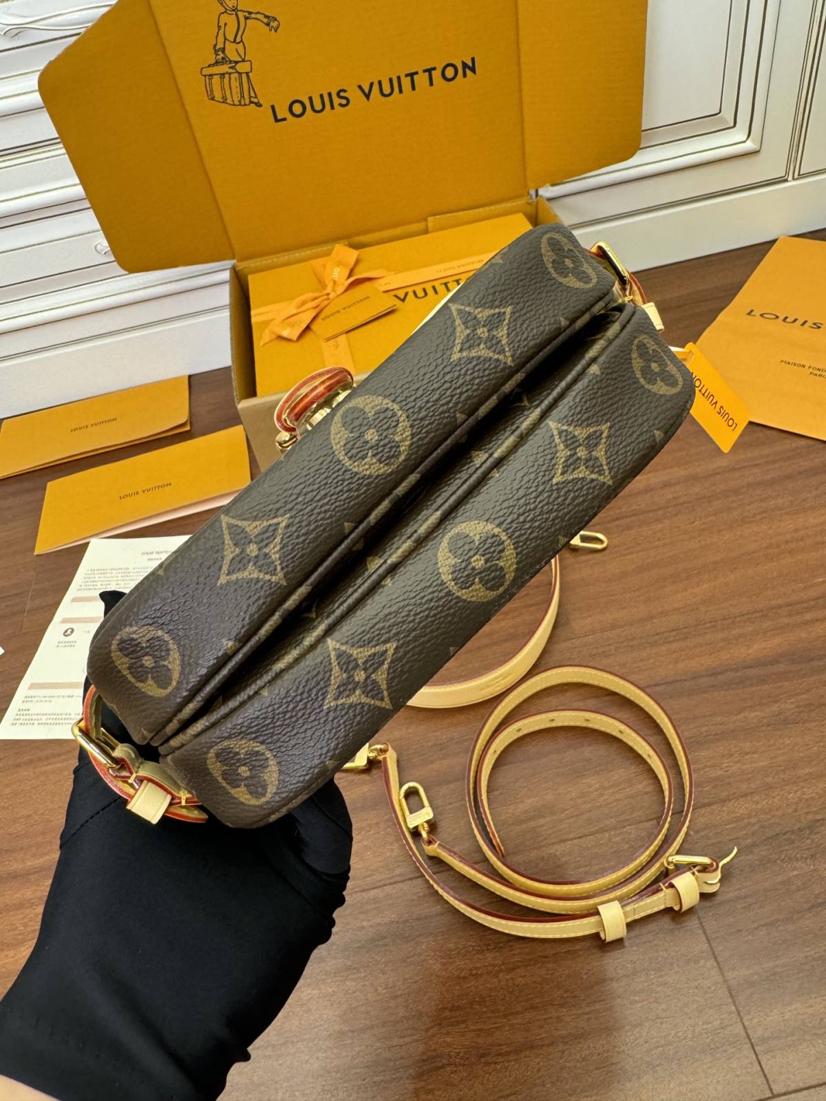 Ellebag replication of the Louis Vuitton SAUMUR BB Handbag (M46740)-最好的質量假路易威登包網上商店，複製設計師包 ru