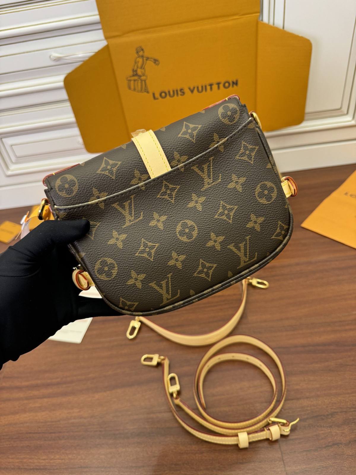 Ellebag replication of the Louis Vuitton SAUMUR BB Handbag (M46740)-Najlepsza jakość fałszywych torebek Louis Vuitton Sklep internetowy, projektant repliki torebki ru