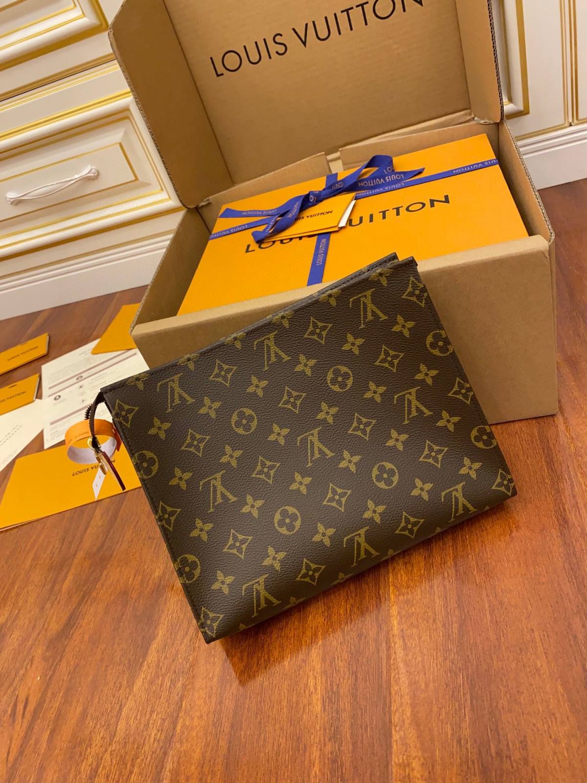 The replication of the Louis Vuitton M47542 Toiletry Bag by Ellebag Factory-Best Quality Replica designer Bag factory in China