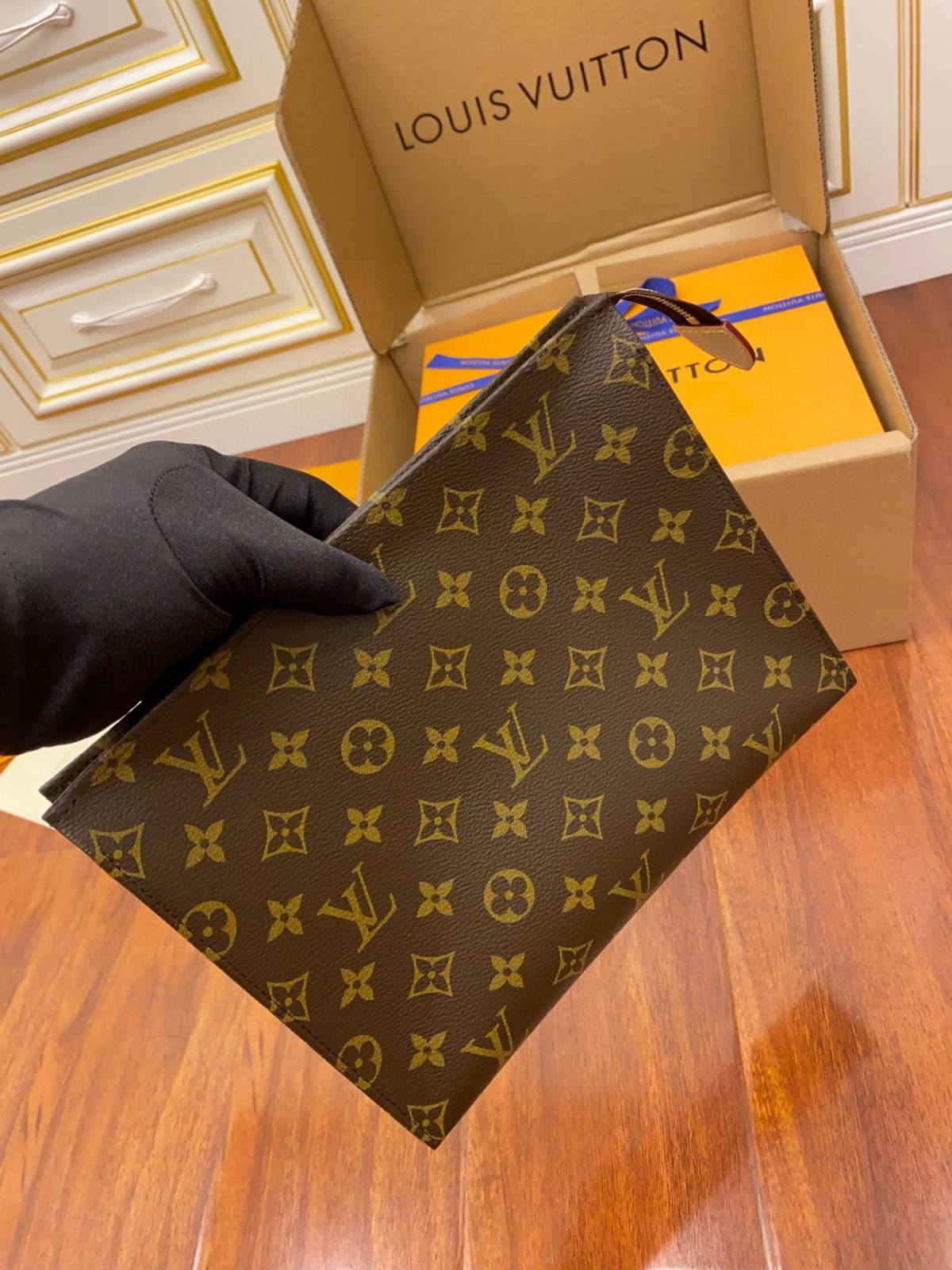 The replication of the Louis Vuitton M47542 Toiletry Bag by Ellebag Factory-Molemo ka ho Fetisisa Lebenkele la Lebenkele la Marang-rang la Fake Louis Vuitton, Replica designer bag ru