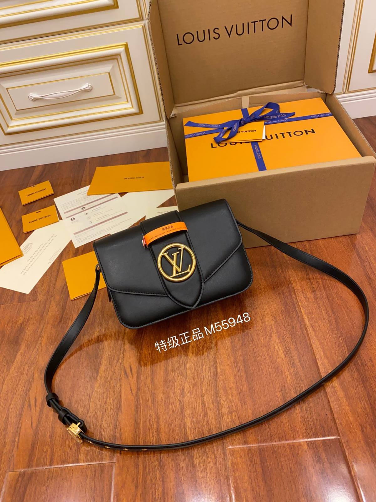 The replication of the Louis Vuitton M55948 Black LV Pont 9 Handbag by Ellebag Factory-Bästa kvalitet Fake Louis Vuitton Bag Online Store, Replica designer bag ru