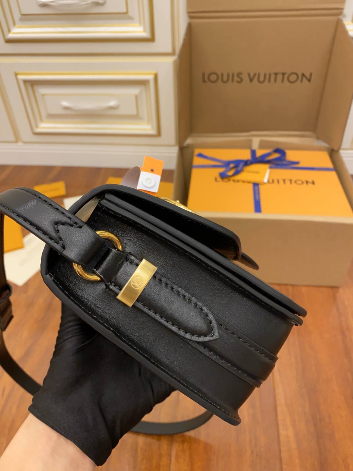 The replication of the Louis Vuitton M55948 Black LV Pont 9 Handbag by Ellebag Factory-Molemo ka ho Fetisisa Lebenkele la Lebenkele la Marang-rang la Fake Louis Vuitton, Replica designer bag ru