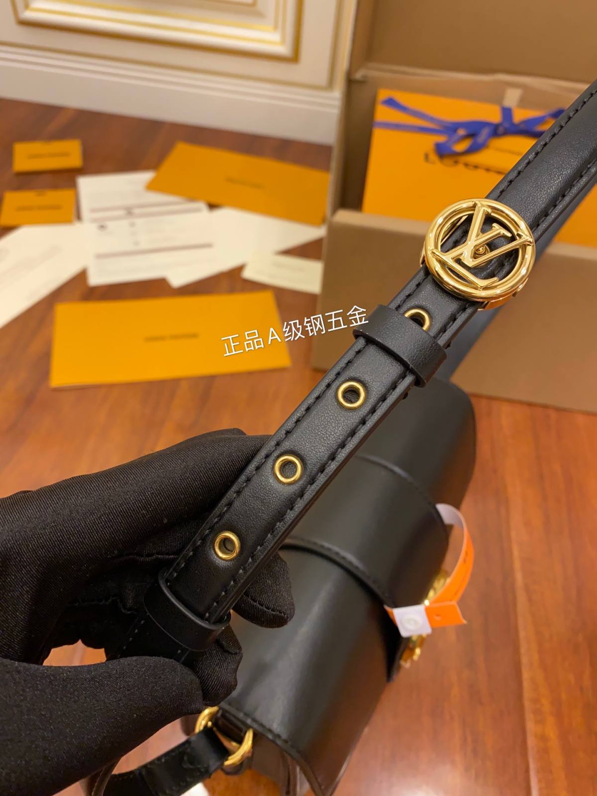 The replication of the Louis Vuitton M55948 Black LV Pont 9 Handbag by Ellebag Factory-最好的質量假路易威登包網上商店，複製設計師包 ru