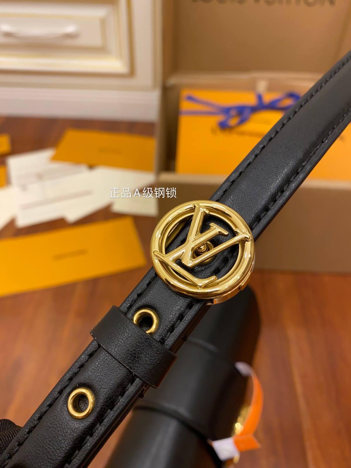 The replication of the Louis Vuitton M55948 Black LV Pont 9 Handbag by Ellebag Factory-Legjobb minőségű hamis Louis Vuitton táska online áruház, replika designer táska ru