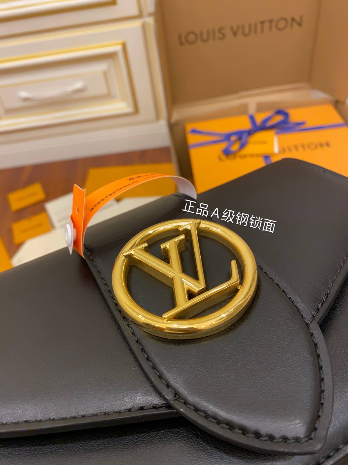 The replication of the Louis Vuitton M55948 Black LV Pont 9 Handbag by Ellebag Factory-最好的質量假路易威登包網上商店，複製設計師包 ru