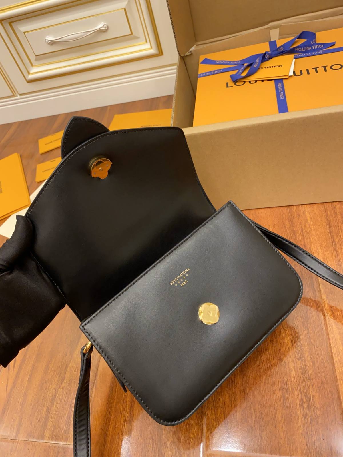 The replication of the Louis Vuitton M55948 Black LV Pont 9 Handbag by Ellebag Factory-Best Quality Replica designer Bag factory in China