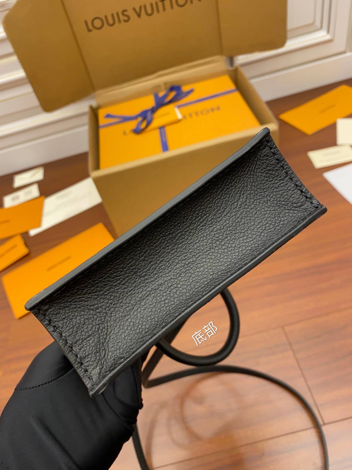 Ellebag Factory’s Replica Craftsmanship of Louis Vuitton PETIT SAC PLAT Handbag (M57937) in Black Monogram Empreinte Soft Grained Leather-Negozio in linea della borsa falsa di Louis Vuitton di migliore qualità, borsa del progettista della replica ru