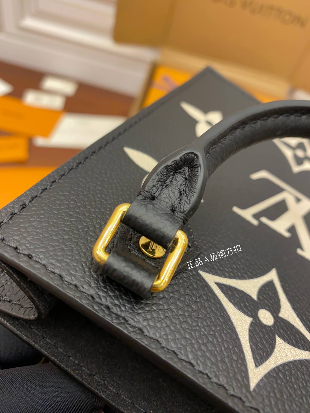 Ellebag Factory’s Replica Craftsmanship of Louis Vuitton PETIT SAC PLAT Handbag (M57937) in Black Monogram Empreinte Soft Grained Leather-Beste Qualität gefälschte Louis Vuitton-Taschen Online-Shop, Replik-Designer-Tasche ru