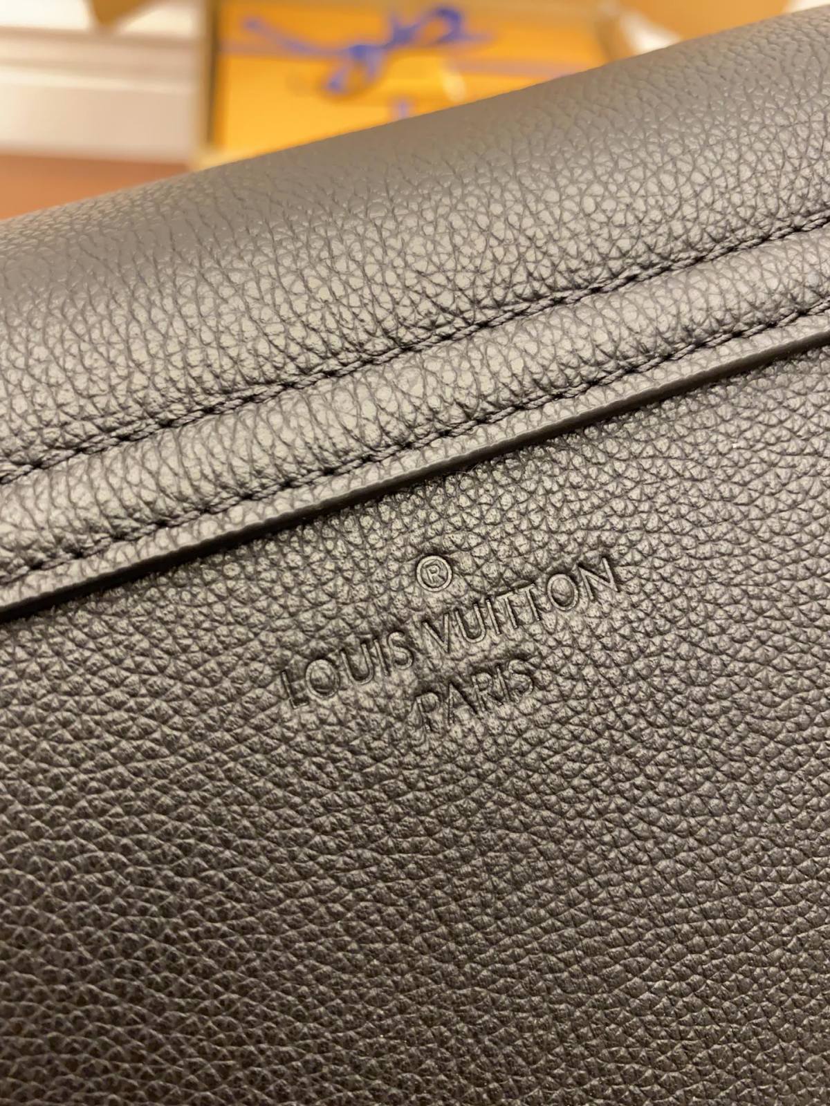 Ellebag Factory’s Replication Craftsmanship for Louis Vuitton LOCKME TENDER Handbag (M58557) – Black-Najlepsza jakość fałszywych torebek Louis Vuitton Sklep internetowy, projektant repliki torebki ru