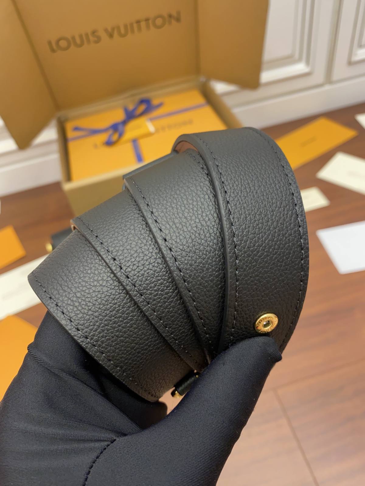 Ellebag Factory’s Replication Craftsmanship for Louis Vuitton LOCKME TENDER Handbag (M58557) – Black-Paras laatu väärennetty Louis Vuitton laukku verkkokauppa, replika suunnittelija laukku ru