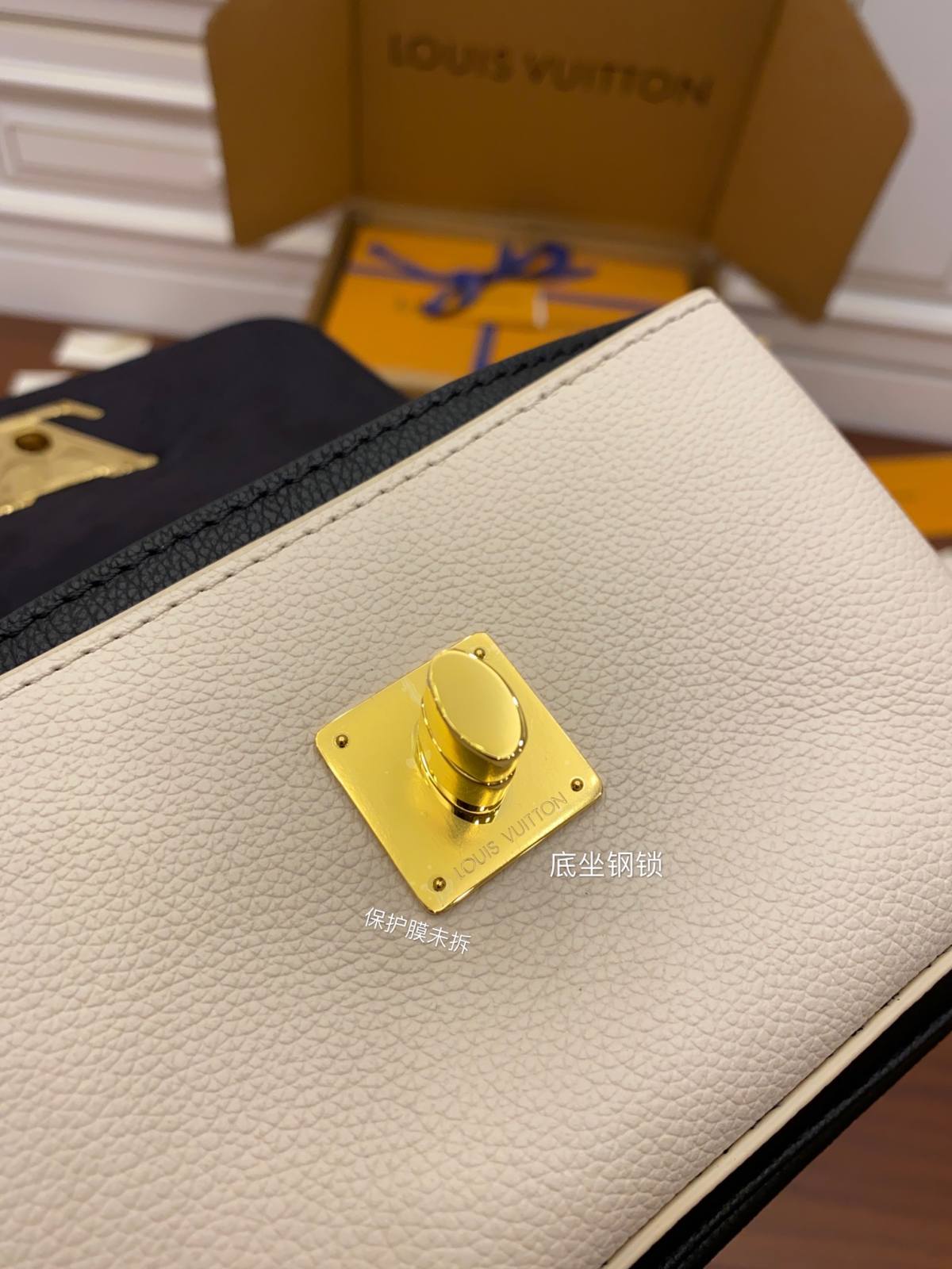 Ellebag Factory’s Replication Craftsmanship for Louis Vuitton LOCKME TENDER Handbag (M58557) – Black-Najlepsza jakość fałszywych torebek Louis Vuitton Sklep internetowy, projektant repliki torebki ru