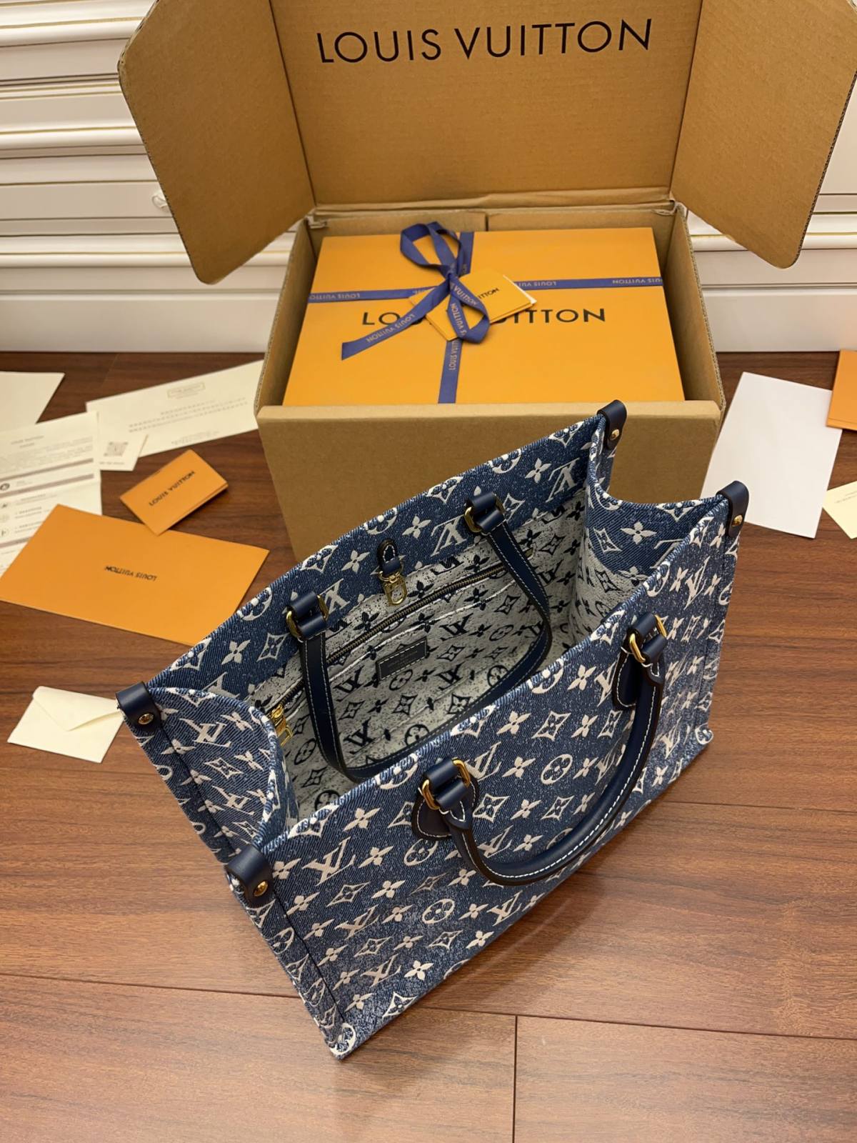 Ellebag Factory’s Replication Craftsmanship for Louis Vuitton ONTHEGO Medium Handbag (M59608) – Onthego Monogram Embossed Denim-最高品質の偽のルイヴィトンバッグオンラインストア、レプリカデザイナーバッグru