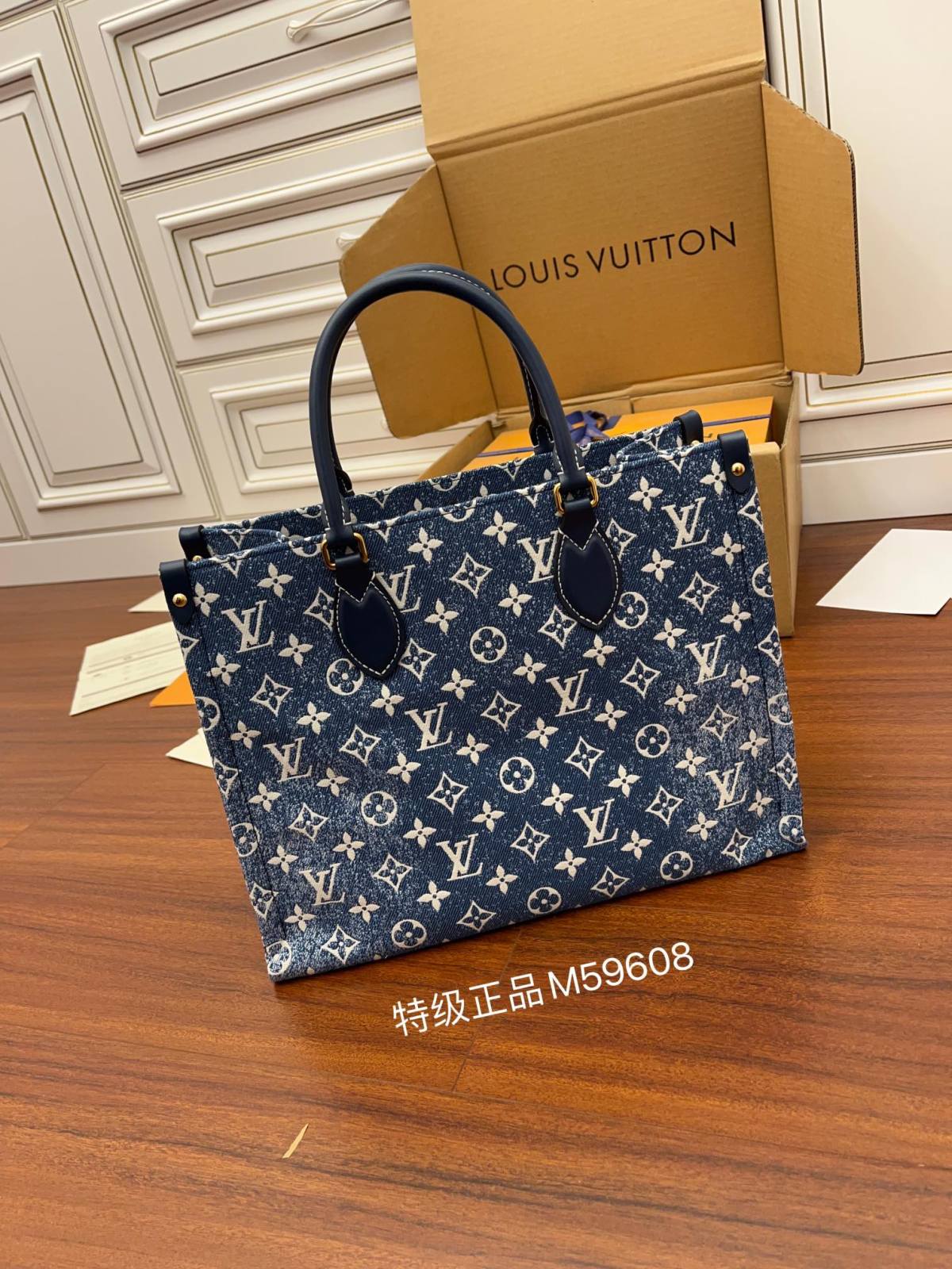 Ellebag Factory’s Replication Craftsmanship for Louis Vuitton ONTHEGO Medium Handbag (M59608) – Onthego Monogram Embossed Denim-Najlepsza jakość fałszywych torebek Louis Vuitton Sklep internetowy, projektant repliki torebki ru