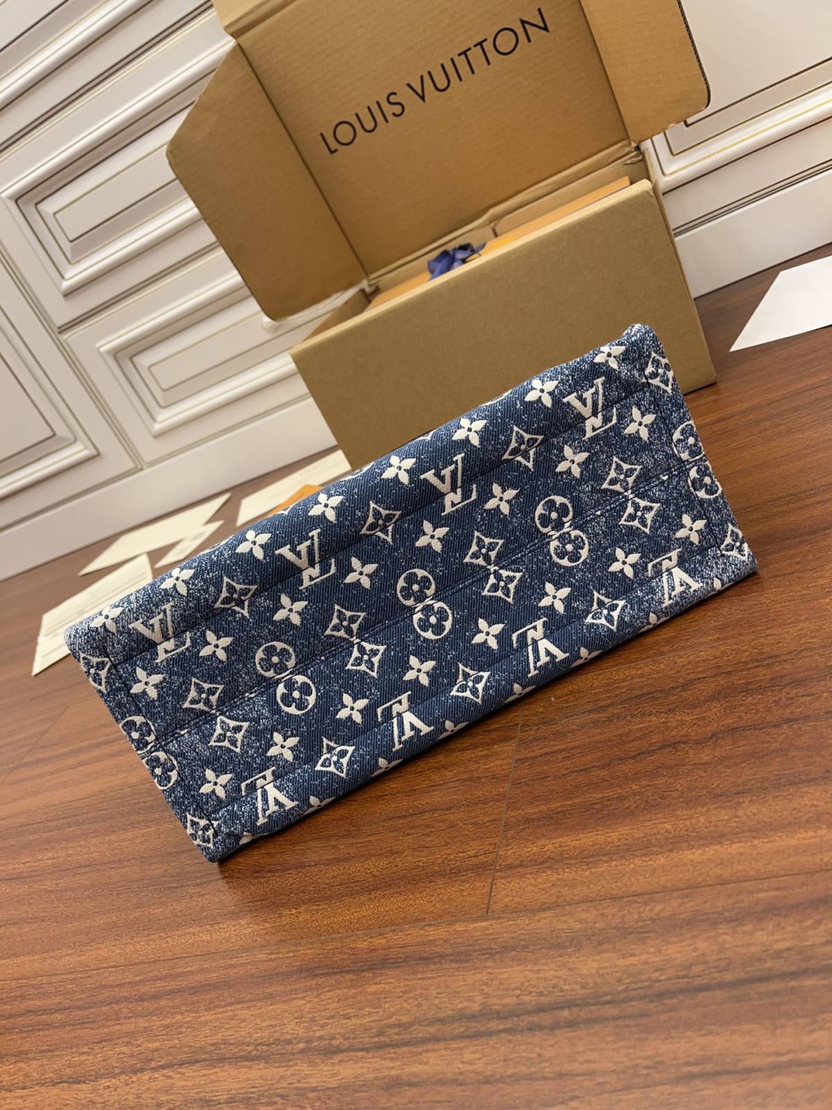 Ellebag Factory’s Replication Craftsmanship for Louis Vuitton ONTHEGO Medium Handbag (M59608) – Onthego Monogram Embossed Denim-Najlepsza jakość fałszywych torebek Louis Vuitton Sklep internetowy, projektant repliki torebki ru