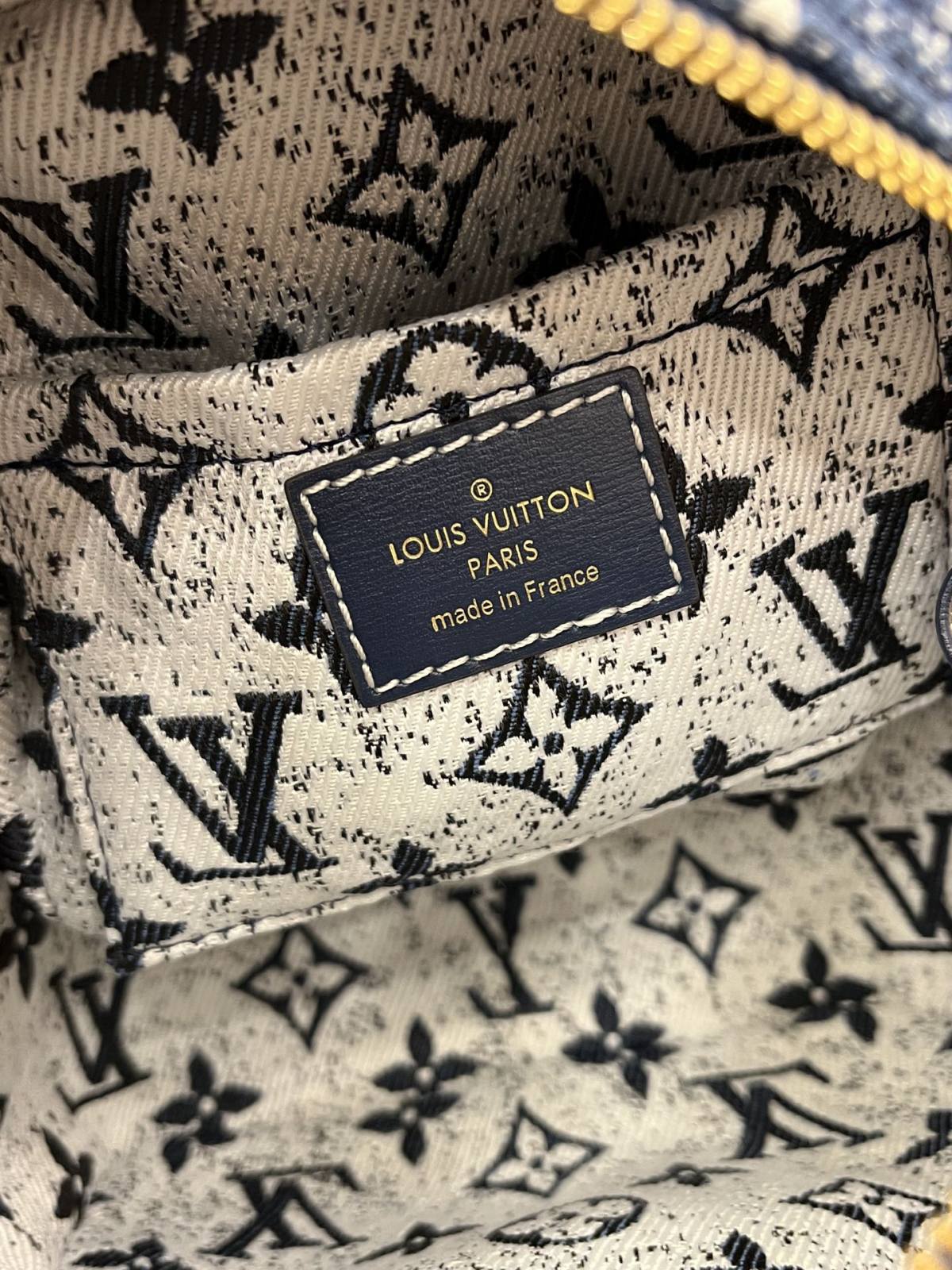 Ellebag’s Exquisite Replication of Louis Vuitton M59611 Square Bag – A Denim Delight-Legjobb minőségű hamis Louis Vuitton táska online áruház, replika designer táska ru