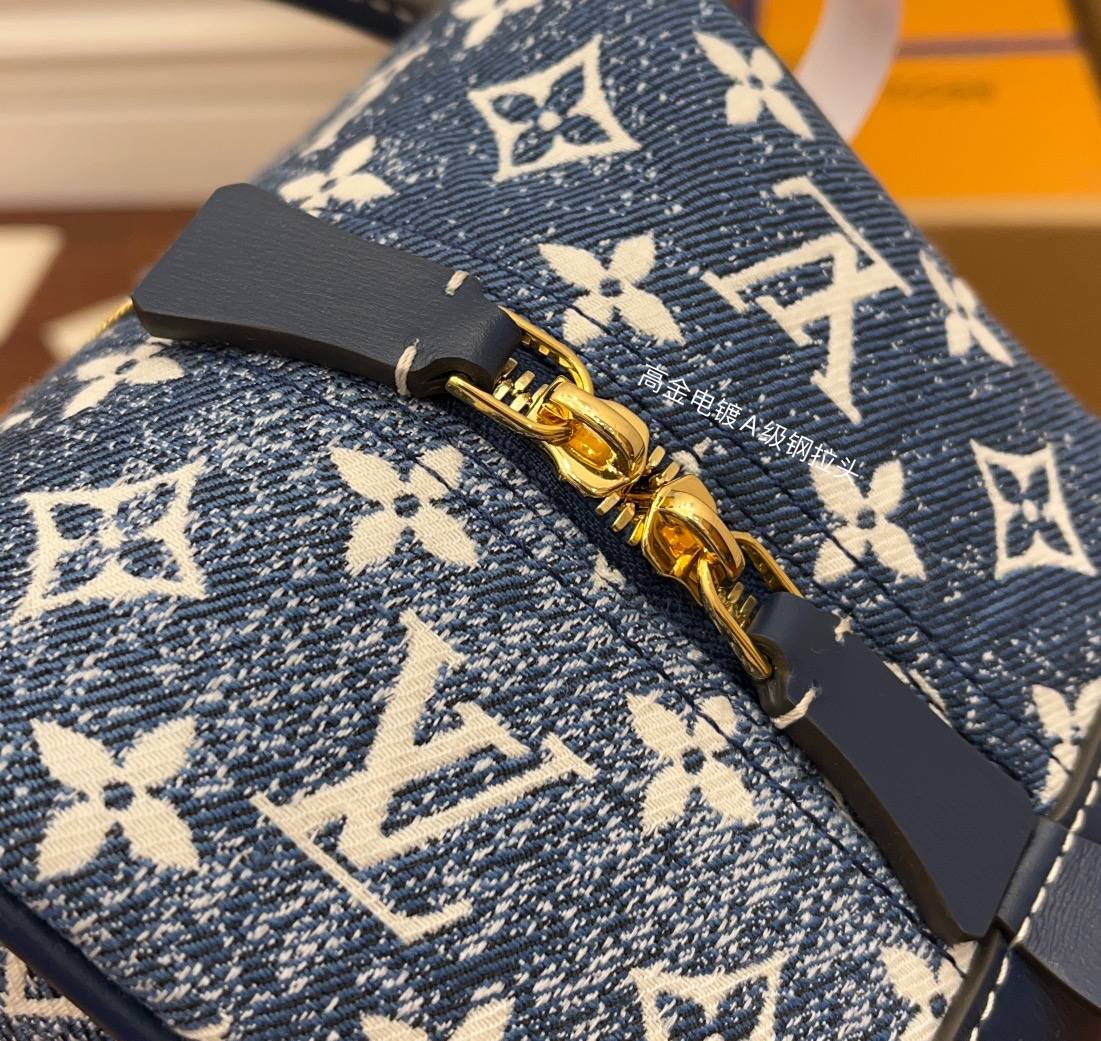 Ellebag’s Exquisite Replication of Louis Vuitton M59611 Square Bag – A Denim Delight-Best Quality adịgboroja Louis vuitton akpa Online Store, oyiri mmebe akpa ru