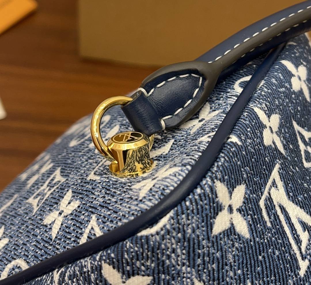 Ellebag’s Exquisite Replication of Louis Vuitton M59611 Square Bag – A Denim Delight-Legjobb minőségű hamis Louis Vuitton táska online áruház, replika designer táska ru