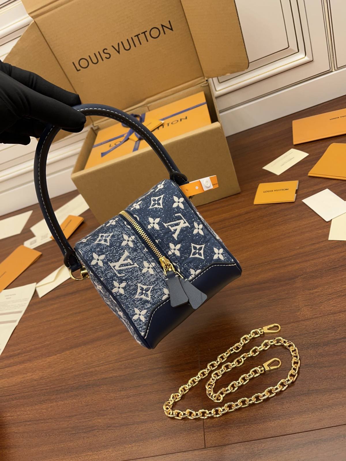 Ellebag’s Exquisite Replication of Louis Vuitton M59611 Square Bag – A Denim Delight-Legjobb minőségű hamis Louis Vuitton táska online áruház, replika designer táska ru