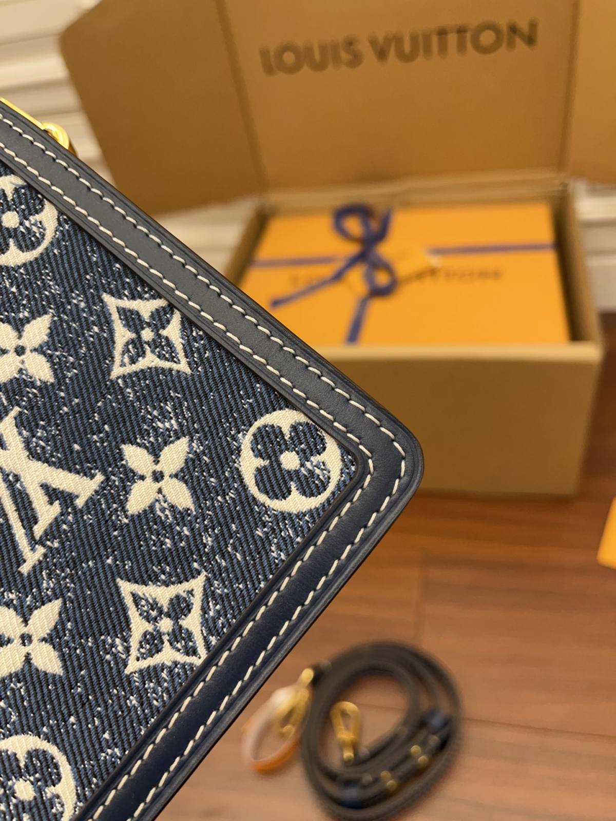 Ellebag’s Replica Mastery: LV M59716 Denim Blue Dauphine Small Handbag-Bescht Qualitéit Fake Louis Vuitton Bag Online Store, Replica Designer Bag ru