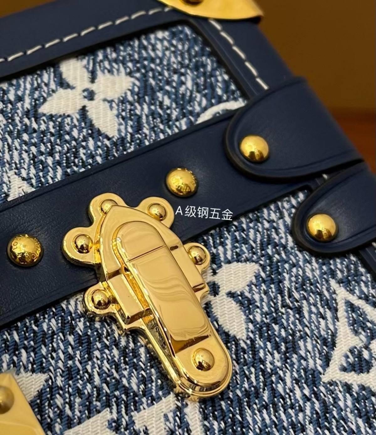 Ellebag’s Replica Excellence: LV PETITE MALLE Handbag M59717-Labākās kvalitātes viltotās Louis Vuitton somas tiešsaistes veikals, dizaineru somas kopija ru