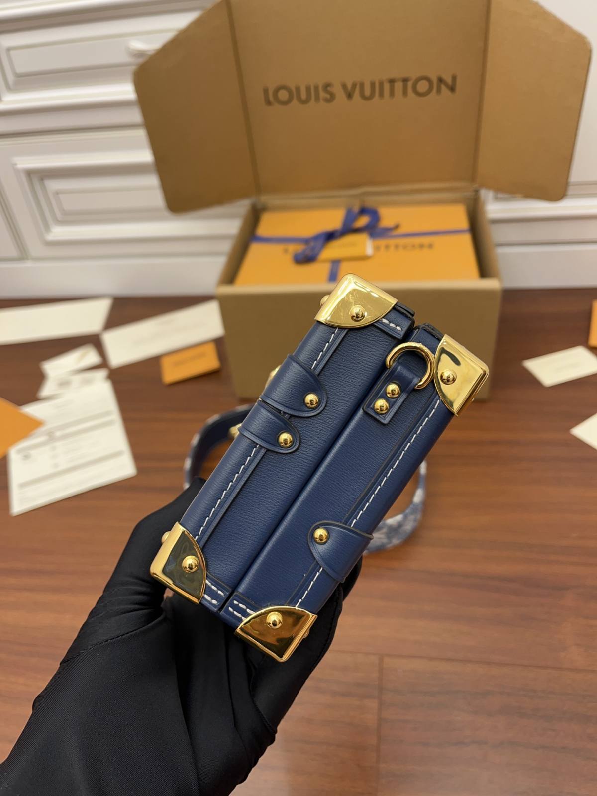 Ellebag’s Replica Excellence: LV PETITE MALLE Handbag M59717-Botiga en línia de bosses falses de Louis Vuitton de millor qualitat, rèplica de bosses de disseny ru