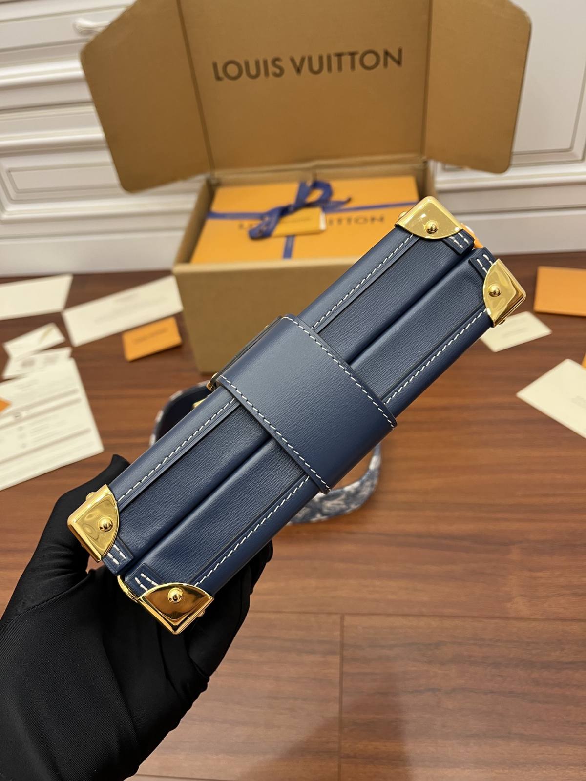 Ellebag’s Replica Excellence: LV PETITE MALLE Handbag M59717-Ti o dara ju Didara iro Louis Vuitton apo Online itaja, Ajọra onise apo ru