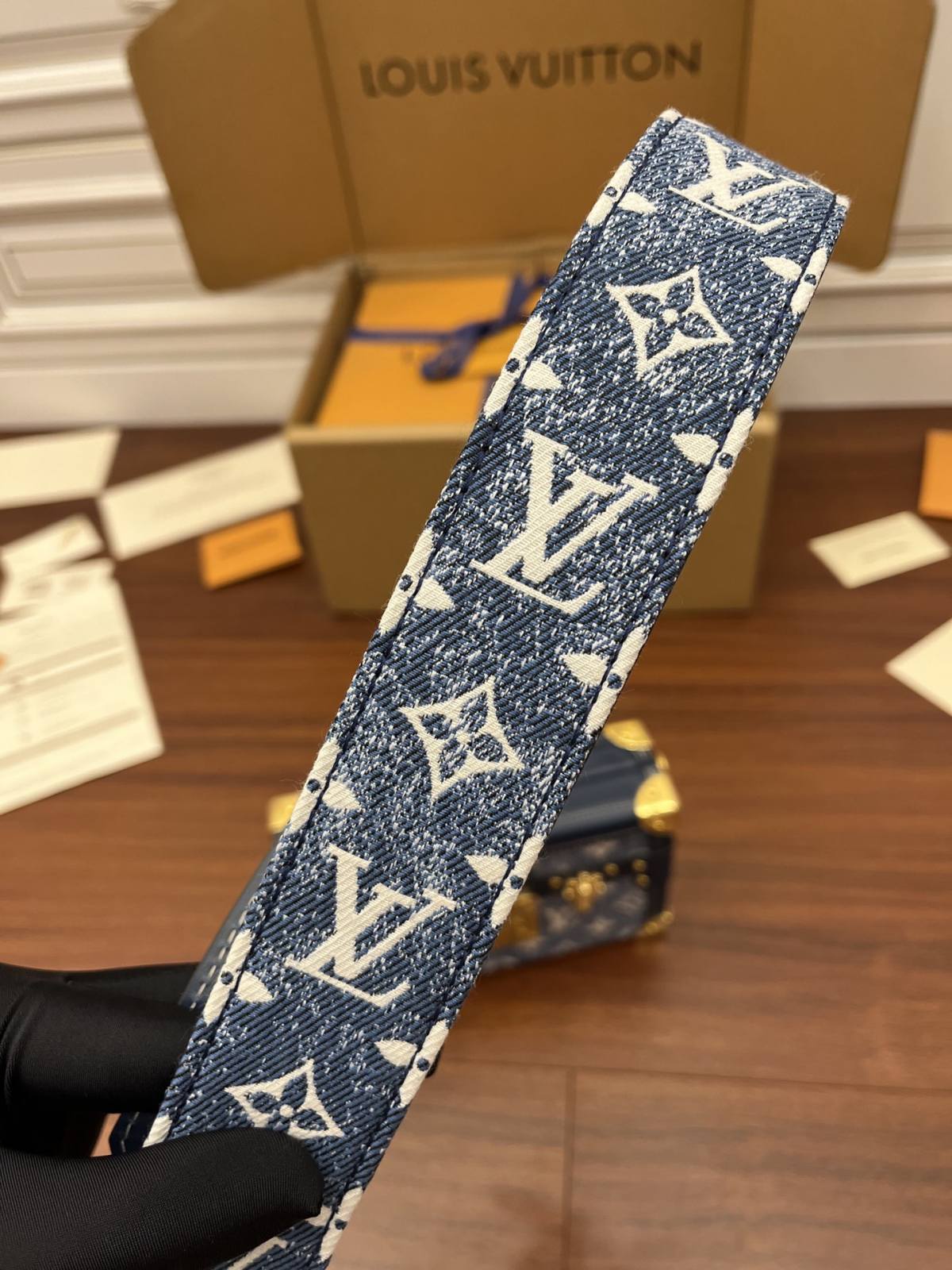 Ellebag’s Replica Excellence: LV PETITE MALLE Handbag M59717-Ti o dara ju Didara iro Louis Vuitton apo Online itaja, Ajọra onise apo ru