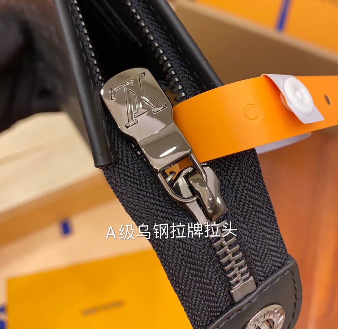 Ellebag Mastery: Replica of LV Monogram Eclipse Black Pochette Voyage M61692-最好的質量假路易威登包網上商店，複製設計師包 ru