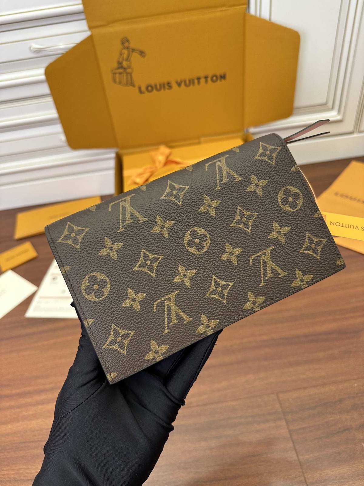 Ellebag’s meticulous replication process for the Louis Vuitton FLORE Chain Wallet (M67405)-Legjobb minőségű hamis Louis Vuitton táska online áruház, replika designer táska ru