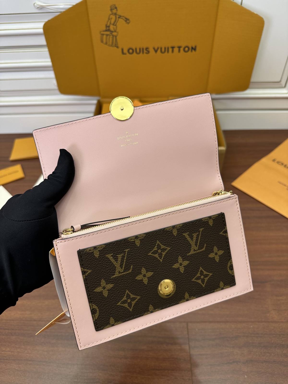 Ellebag’s meticulous replication process for the Louis Vuitton FLORE Chain Wallet (M67405)-Best Quality Fake Louis Vuitton Bag Online Store, Replica designer bag ru