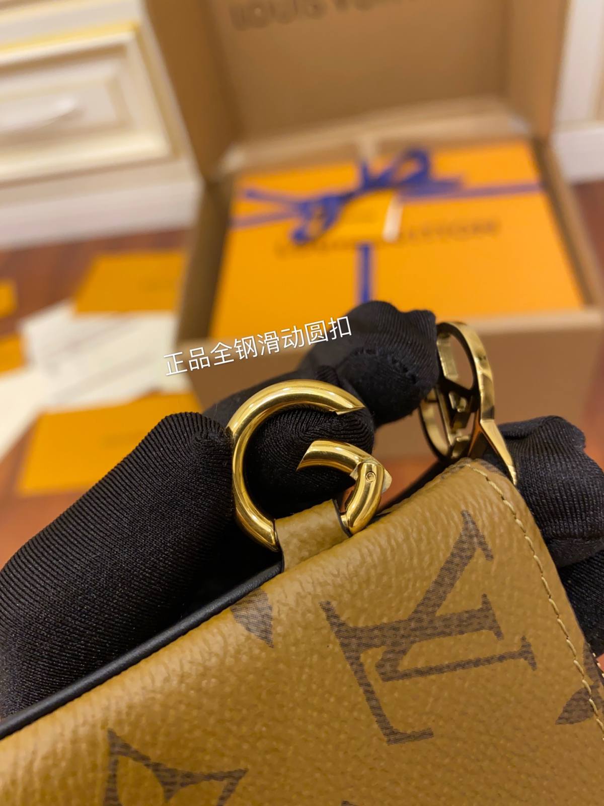 Ellebag’s Expert Replica Craftsmanship: Louis Vuitton Trio Pouch M68756-Best Quality Replica designer Bag factory in China