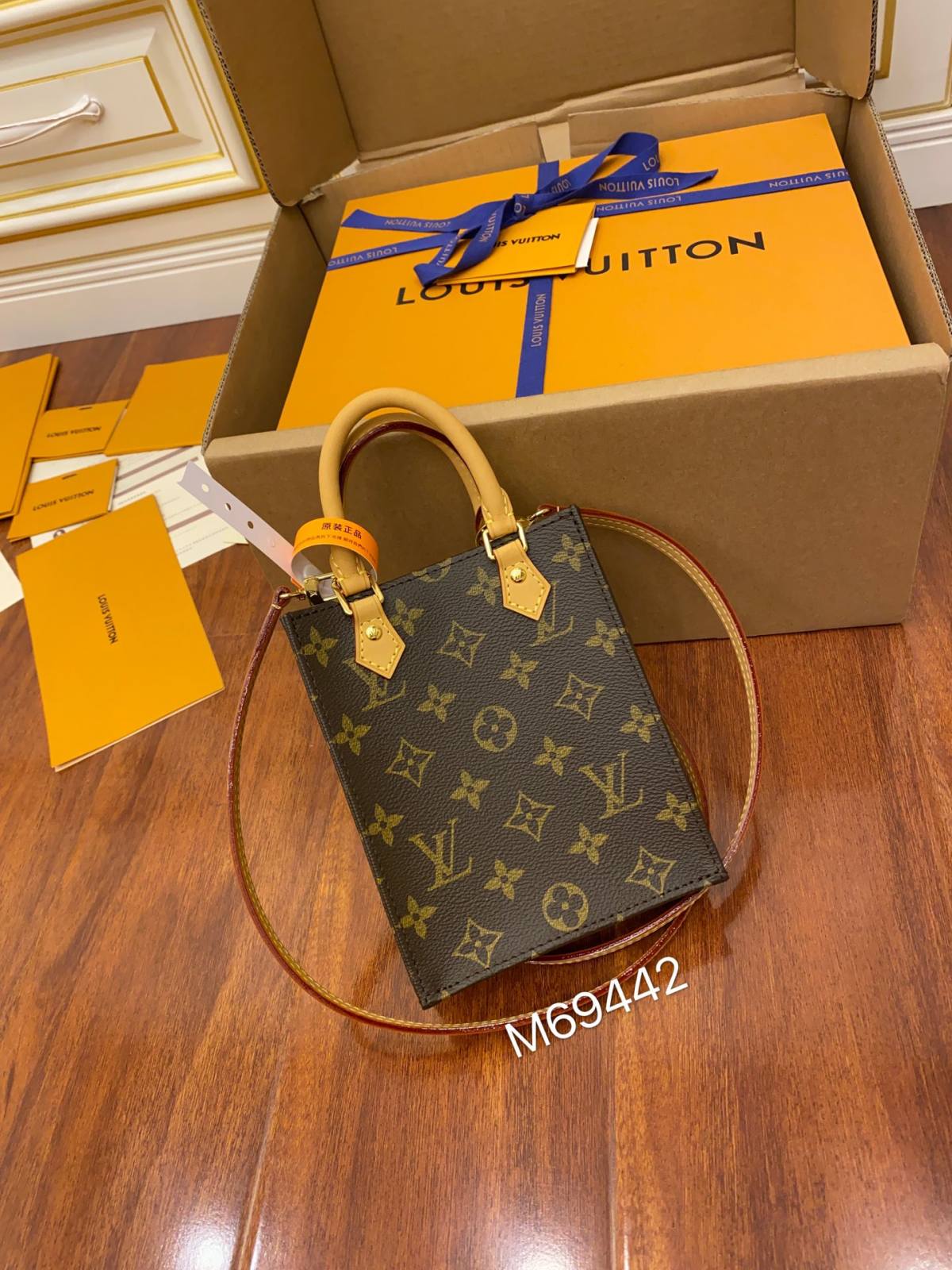 Ellebag’s Masterful Replica of Louis Vuitton Petit Sac Plat M69442: A Study in Excellence-En İyi Kalite Sahte Louis Vuitton Çanta Online Mağazası, Çoğaltma tasarımcı çanta ru