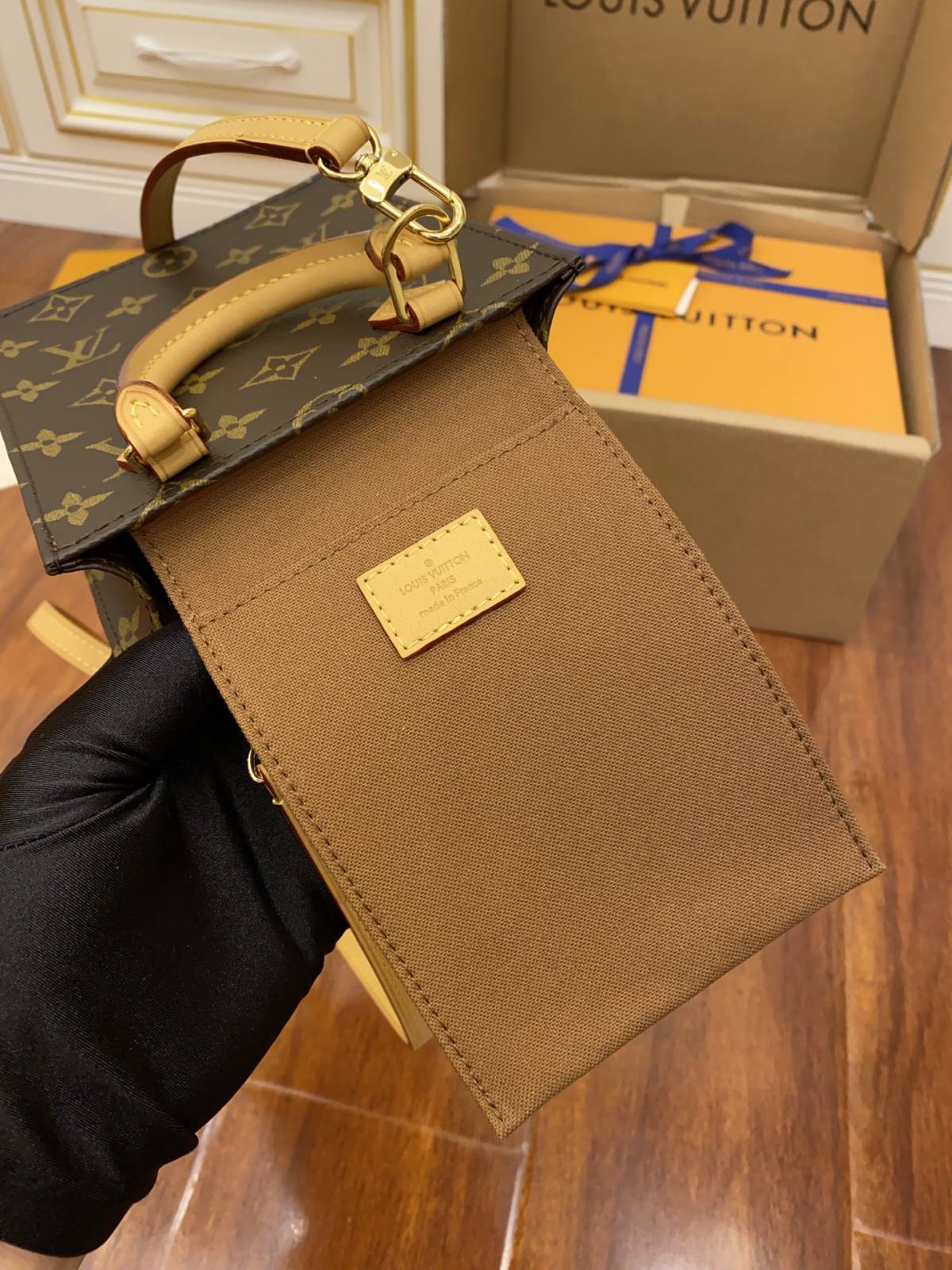 Ellebag’s Masterful Replica of Louis Vuitton Petit Sac Plat M69442: A Study in Excellence-Best Quality Fake Louis Vuitton Bag Online Store, Replica designer bag ru