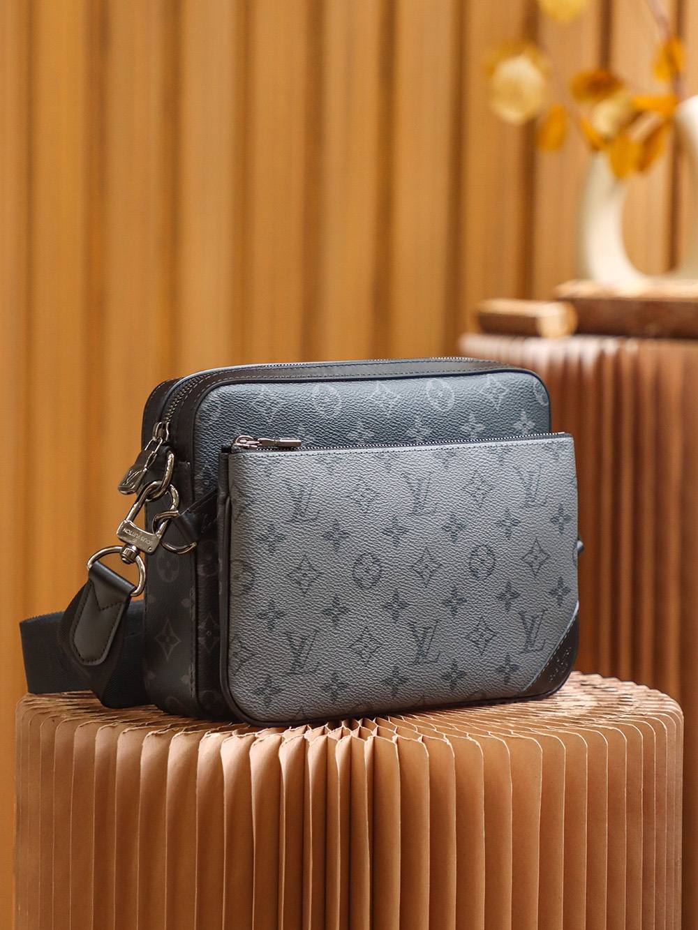 Ellebag’s Exquisite Replica of LV TRIO POCHETTE M69443 in Monogram Eclipse Black-Najlepsza jakość fałszywych torebek Louis Vuitton Sklep internetowy, projektant repliki torebki ru