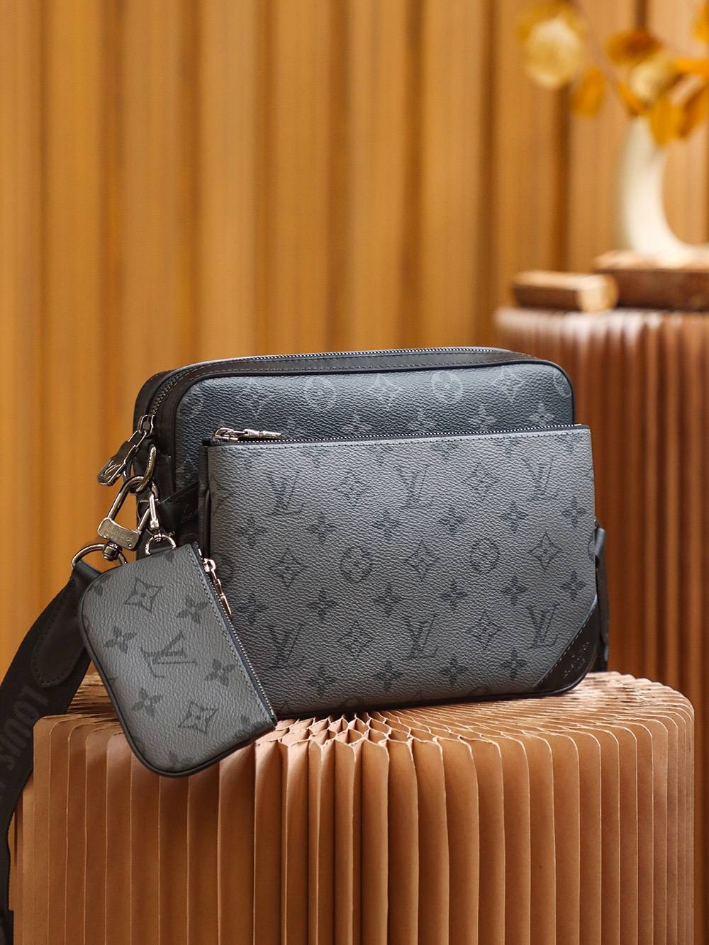 Ellebag’s Exquisite Replica of LV TRIO POCHETTE M69443 in Monogram Eclipse Black-Najlepsza jakość fałszywych torebek Louis Vuitton Sklep internetowy, projektant repliki torebki ru