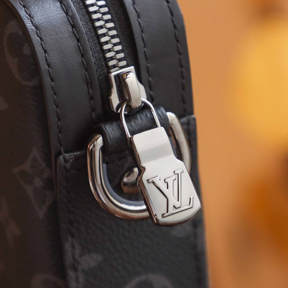 Ellebag’s Exquisite Replica of LV TRIO POCHETTE M69443 in Monogram Eclipse Black-Najlepsza jakość fałszywych torebek Louis Vuitton Sklep internetowy, projektant repliki torebki ru