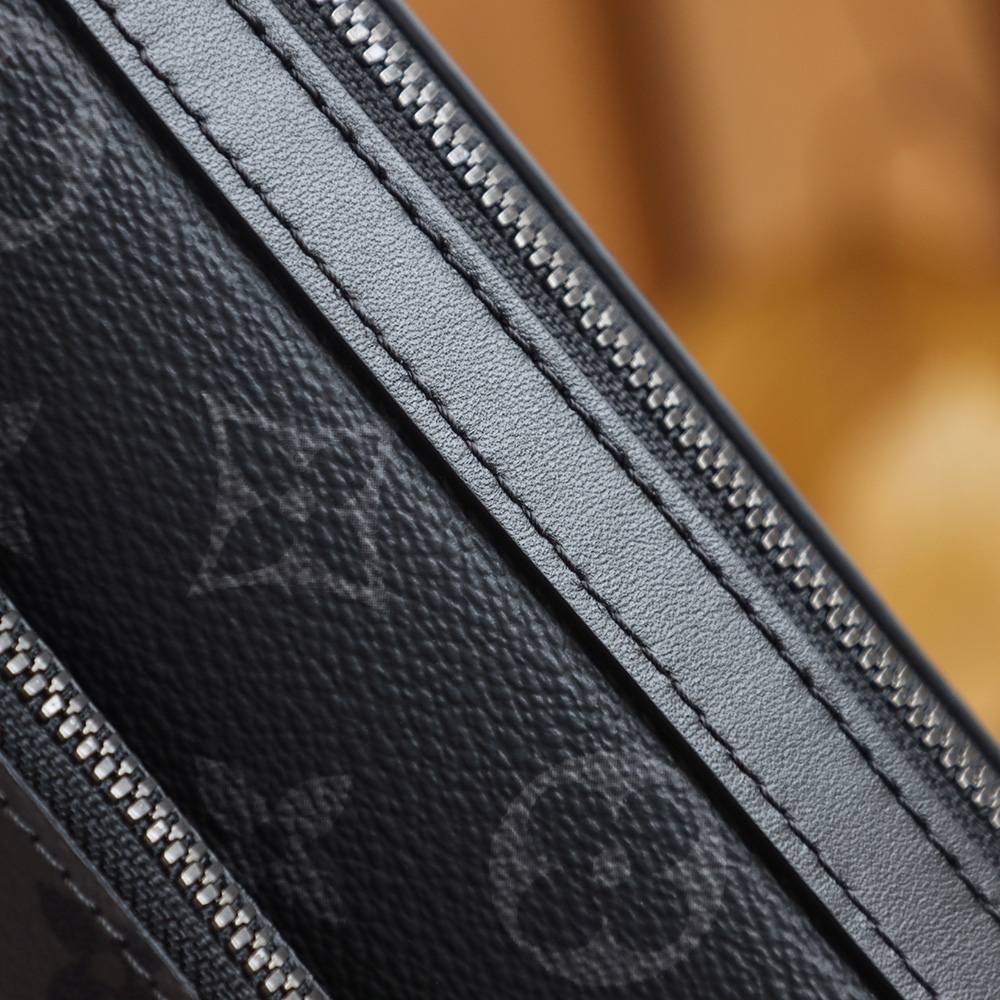 Ellebag’s Exquisite Replica of LV TRIO POCHETTE M69443 in Monogram Eclipse Black-Լավագույն որակի կեղծ Louis Vuitton պայուսակների առցանց խանութ, Replica դիզայներական պայուսակ ru