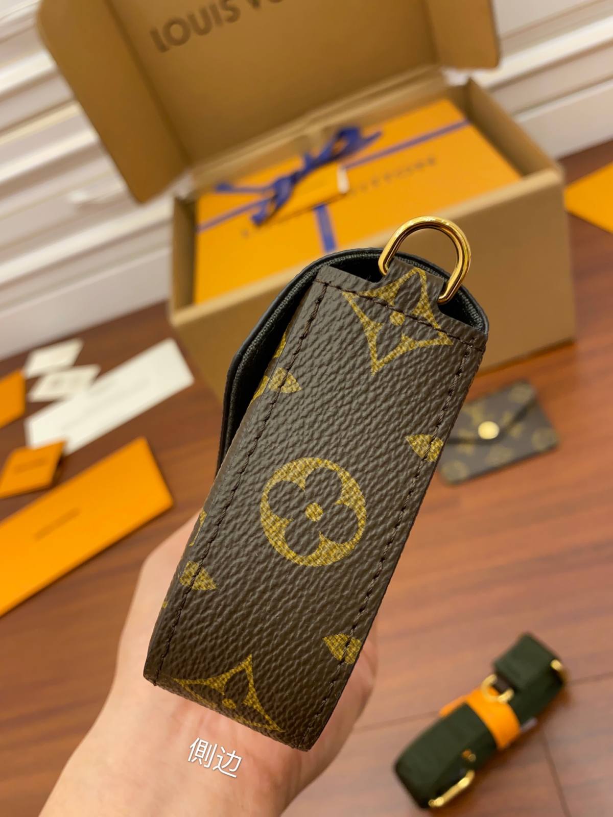 Ellebag’s Precision Crafted Replica of LV FÉLICIE Felicie Strap & Go M80091: A Green Marvel-Zoo Zoo Fake Louis Vuitton Hnab Online Khw, Replica designer hnab ru