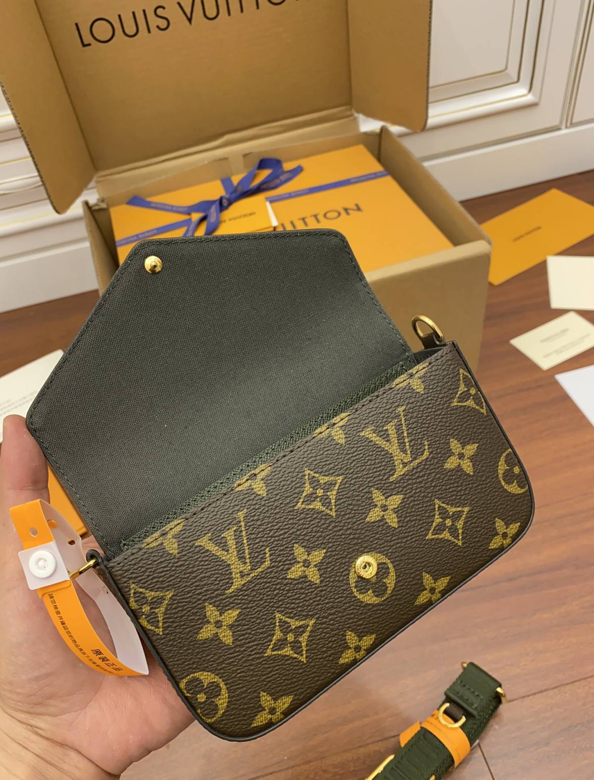 Ellebag’s Precision Crafted Replica of LV FÉLICIE Felicie Strap & Go M80091: A Green Marvel-Best Quality Replica designer Bag factory in China