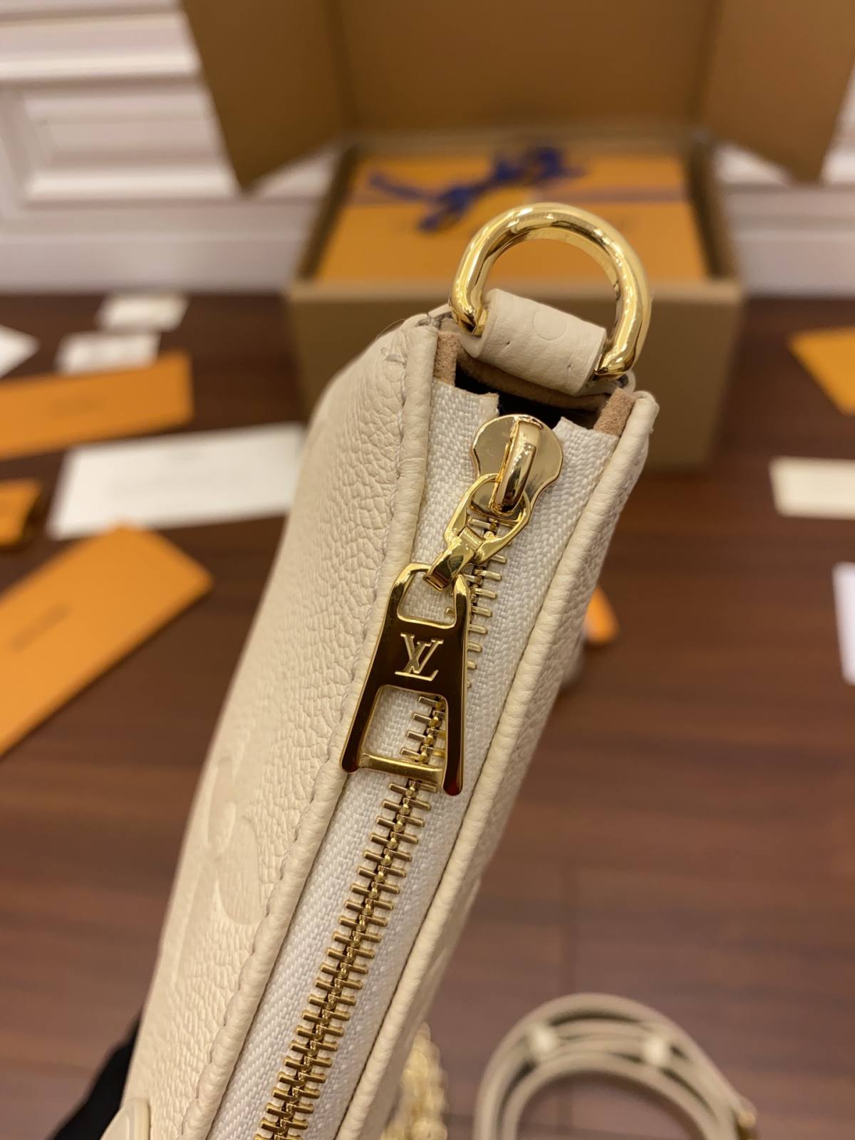 Ellebag’s Replica Craftsmanship of Louis Vuitton M80447 Milky White Multi Pochette Accessoires-Negozio in linea della borsa falsa di Louis Vuitton di migliore qualità, borsa del progettista della replica ru