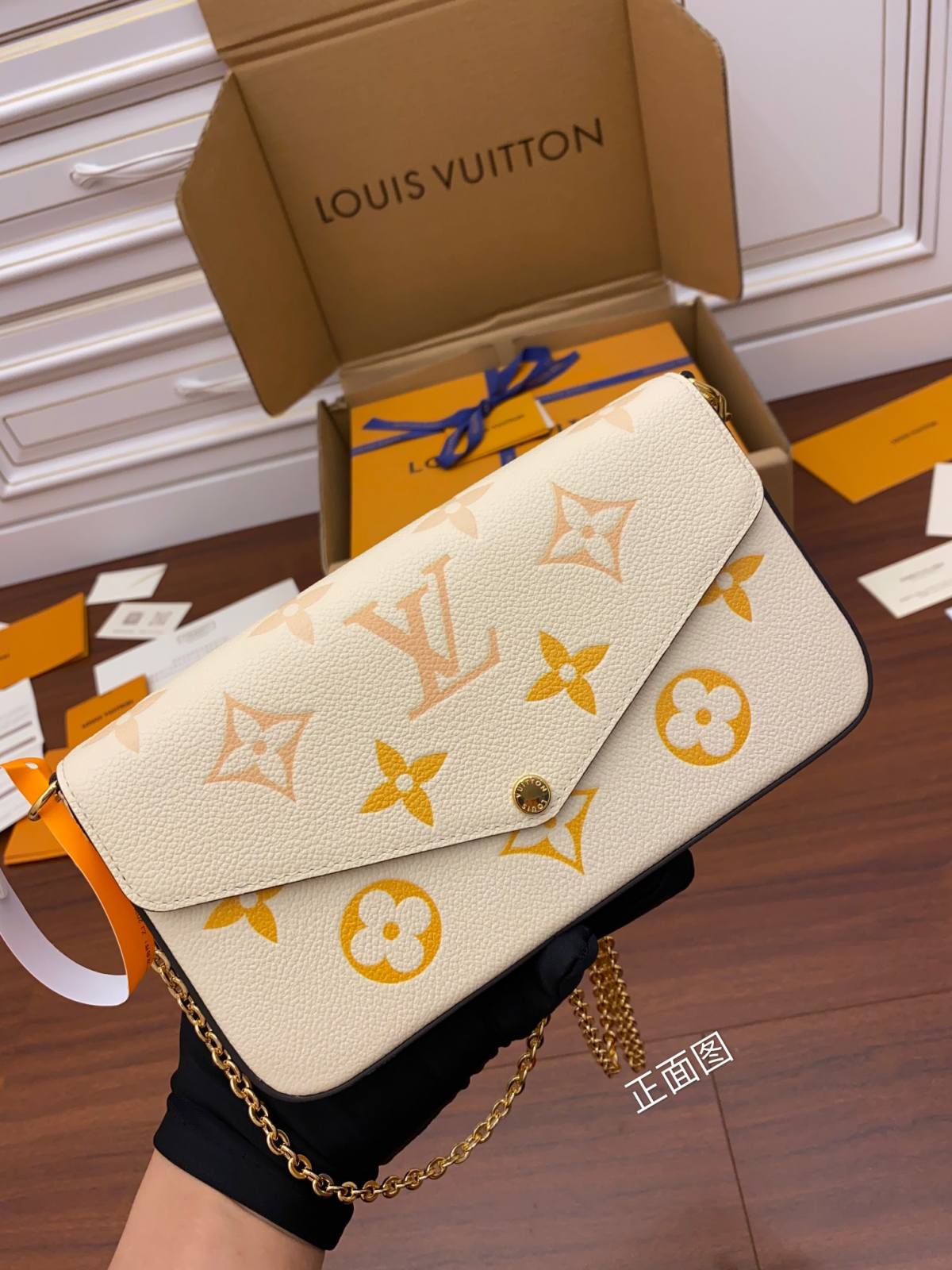 Ellebag’s Replica Excellence: Louis Vuitton M80498 Yellow Special Edition FÉLICIE Felicie Pochette Chain Bag in Monogram Empreinte Grained Leather-Duka la Mtandaoni la Begi Bandia ya Louis Vuitton ya Ubora, Begi la wabuni wa Replica ru