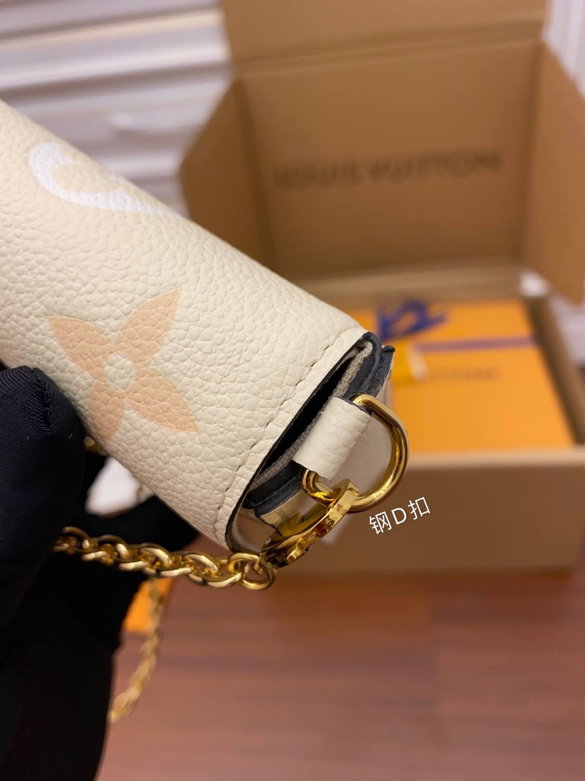 Ellebag’s Replica Excellence: Louis Vuitton M80498 Yellow Special Edition FÉLICIE Felicie Pochette Chain Bag in Monogram Empreinte Grained Leather-Kedai Dalam Talian Beg Louis Vuitton Palsu Kualiti Terbaik, Beg reka bentuk replika ru