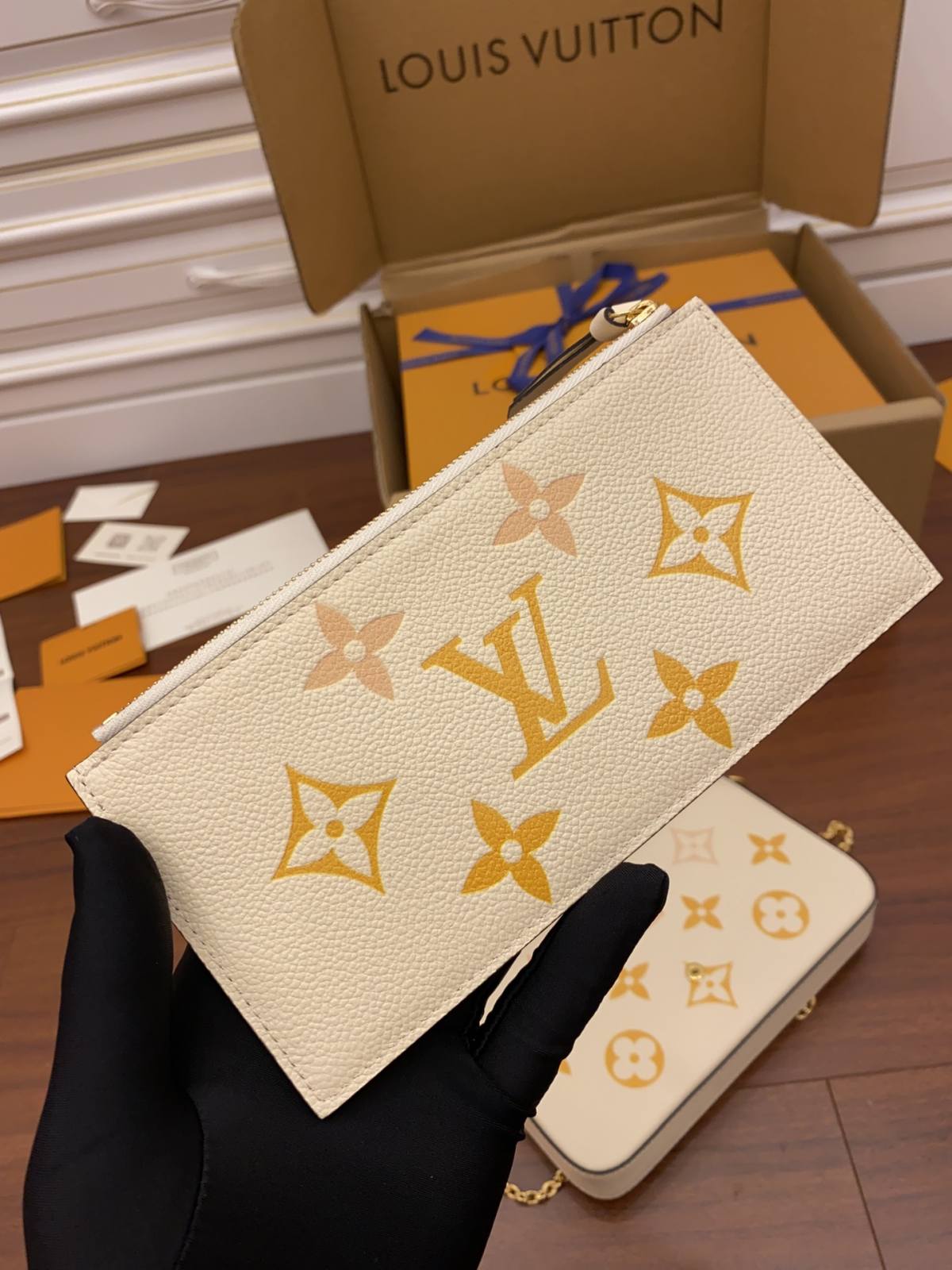 Ellebag’s Replica Excellence: Louis Vuitton M80498 Yellow Special Edition FÉLICIE Felicie Pochette Chain Bag in Monogram Empreinte Grained Leather-ຄຸນະພາບທີ່ດີທີ່ສຸດ Fake Louis Vuitton Bag Online Store, Replica designer bag ru