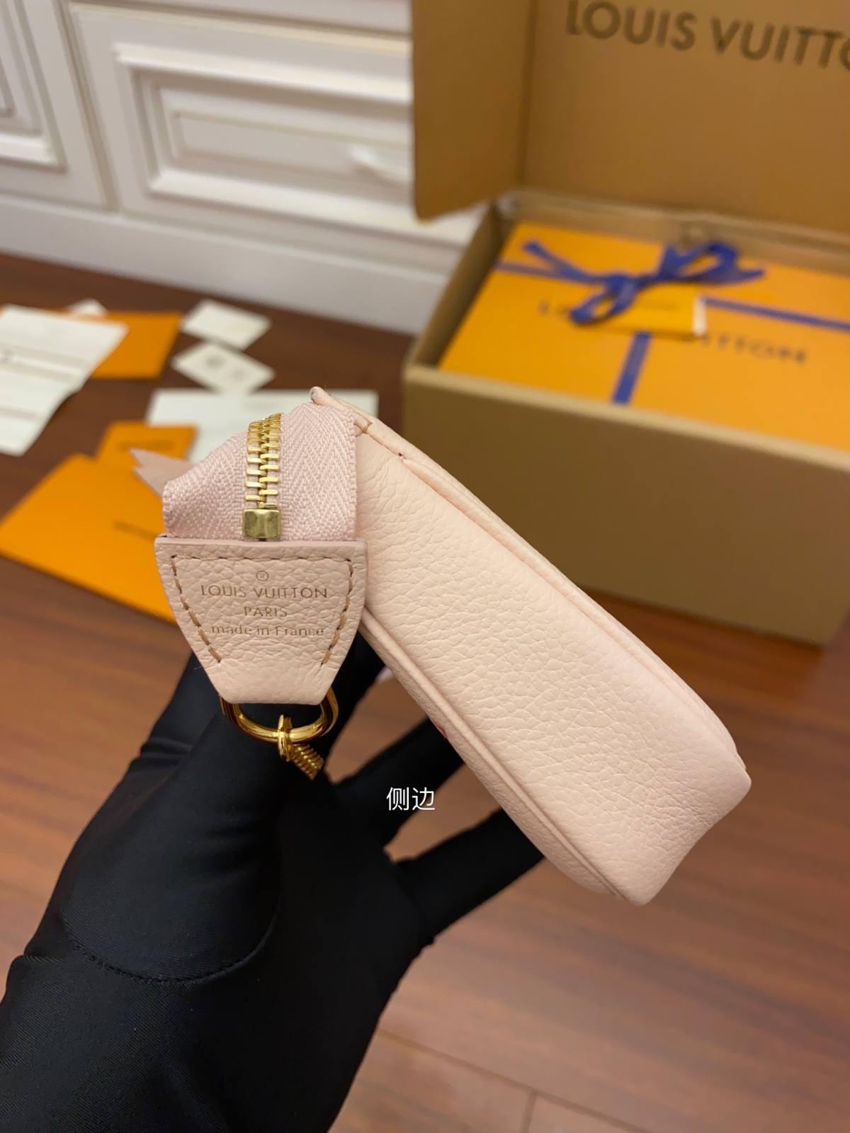 Ellebag’s Replica Mastery: Louis Vuitton M80501 By the Pool Pink Silk Print Monogram Empreinte Leather Embossed-Bescht Qualitéit Fake Louis Vuitton Bag Online Store, Replica Designer Bag ru