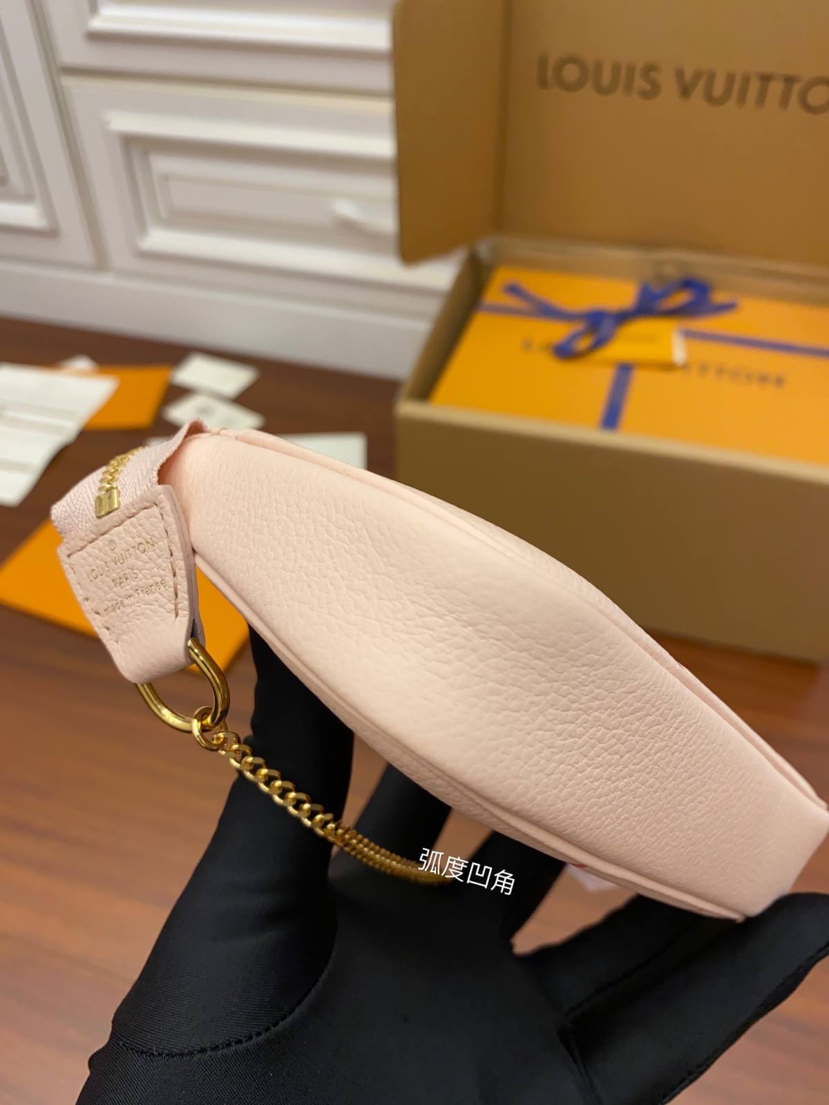 Ellebag’s Replica Mastery: Louis Vuitton M80501 By the Pool Pink Silk Print Monogram Empreinte Leather Embossed-Bescht Qualitéit Fake Louis Vuitton Bag Online Store, Replica Designer Bag ru