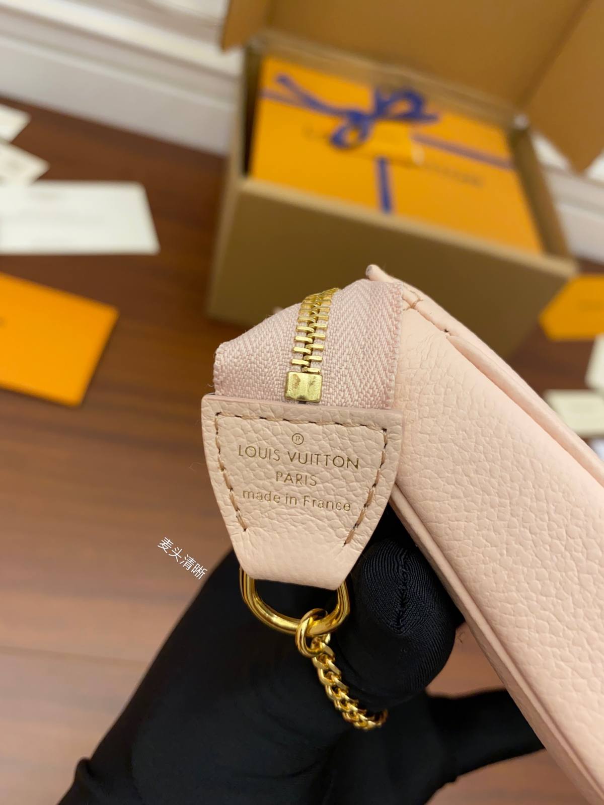 Ellebag’s Replica Mastery: Louis Vuitton M80501 By the Pool Pink Silk Print Monogram Empreinte Leather Embossed-Best Quality adịgboroja Louis vuitton akpa Online Store, oyiri mmebe akpa ru